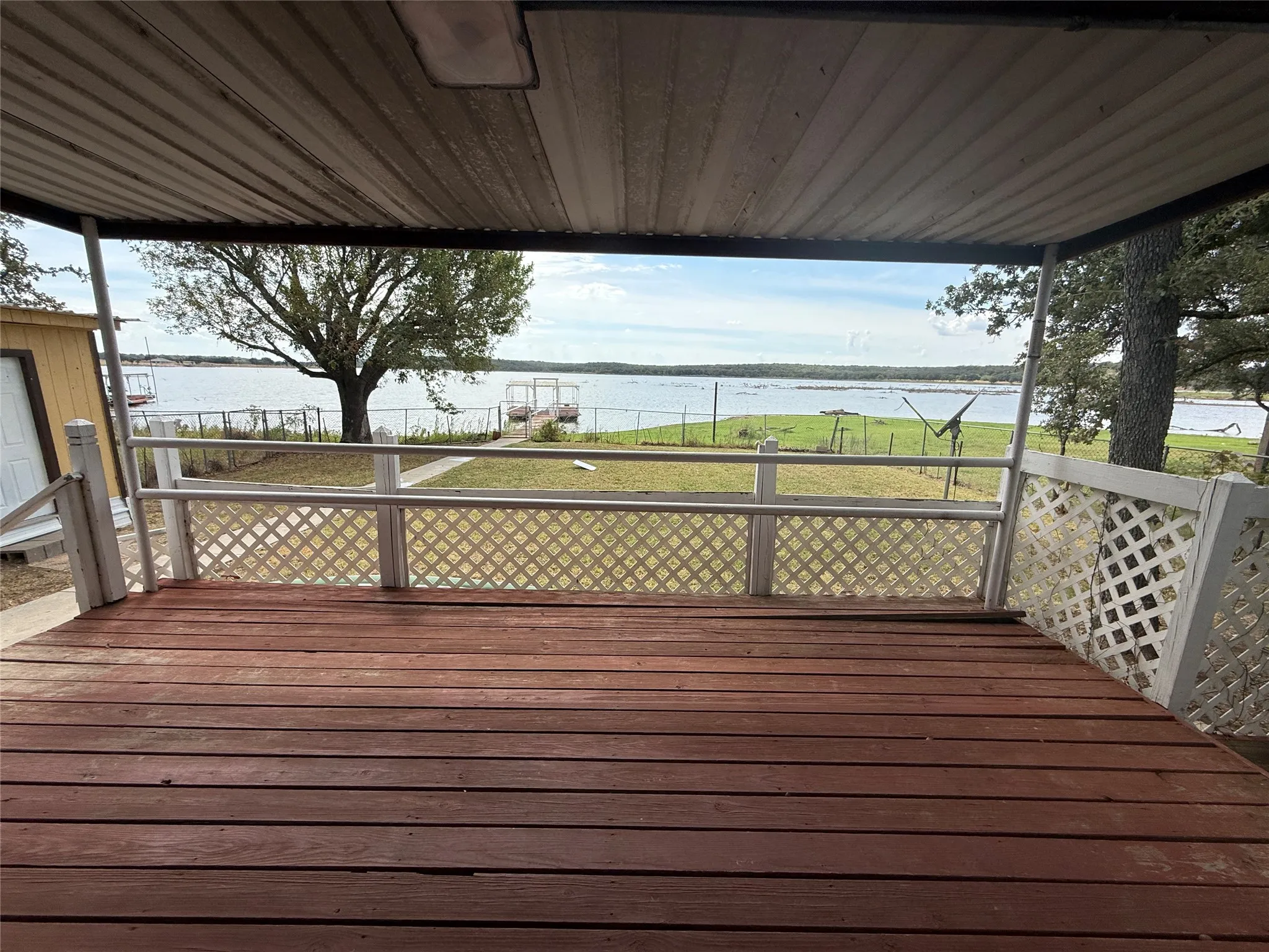 Single Family Residence For Sale in Brown County , 3460 Bounding Main Drive, May, Texas 76857, 2 Bedroom, 1 Bathroom, Garage spaces, 1,062 Sqft, built in 1992, mls#21397500, Real Estate Agent in May, Homes For Sale in Brown county, Homes For Sale in May, Realtor in May Texas, Real Estate Brokerage Independent Realty Texas, Luminita Cordes Realtor