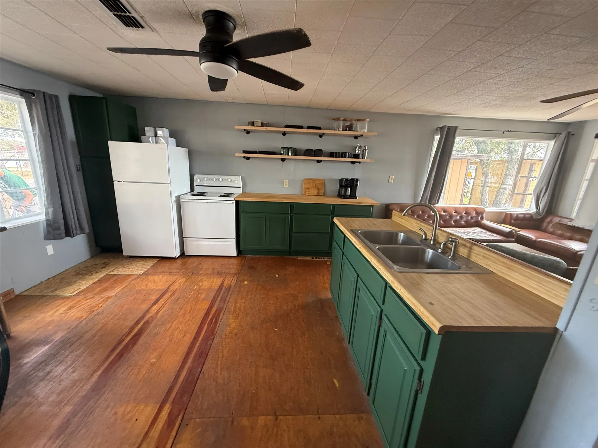 Single Family Residence For Sale in Brown County , 3460 Bounding Main Drive, May, Texas 76857, 2 Bedroom, 1 Bathroom, Garage spaces, 1,062 Sqft, built in 1992, mls#21397500, Real Estate Agent in May, Homes For Sale in Brown county, Homes For Sale in May, Realtor in May Texas, Real Estate Brokerage Independent Realty Texas, Luminita Cordes Realtor