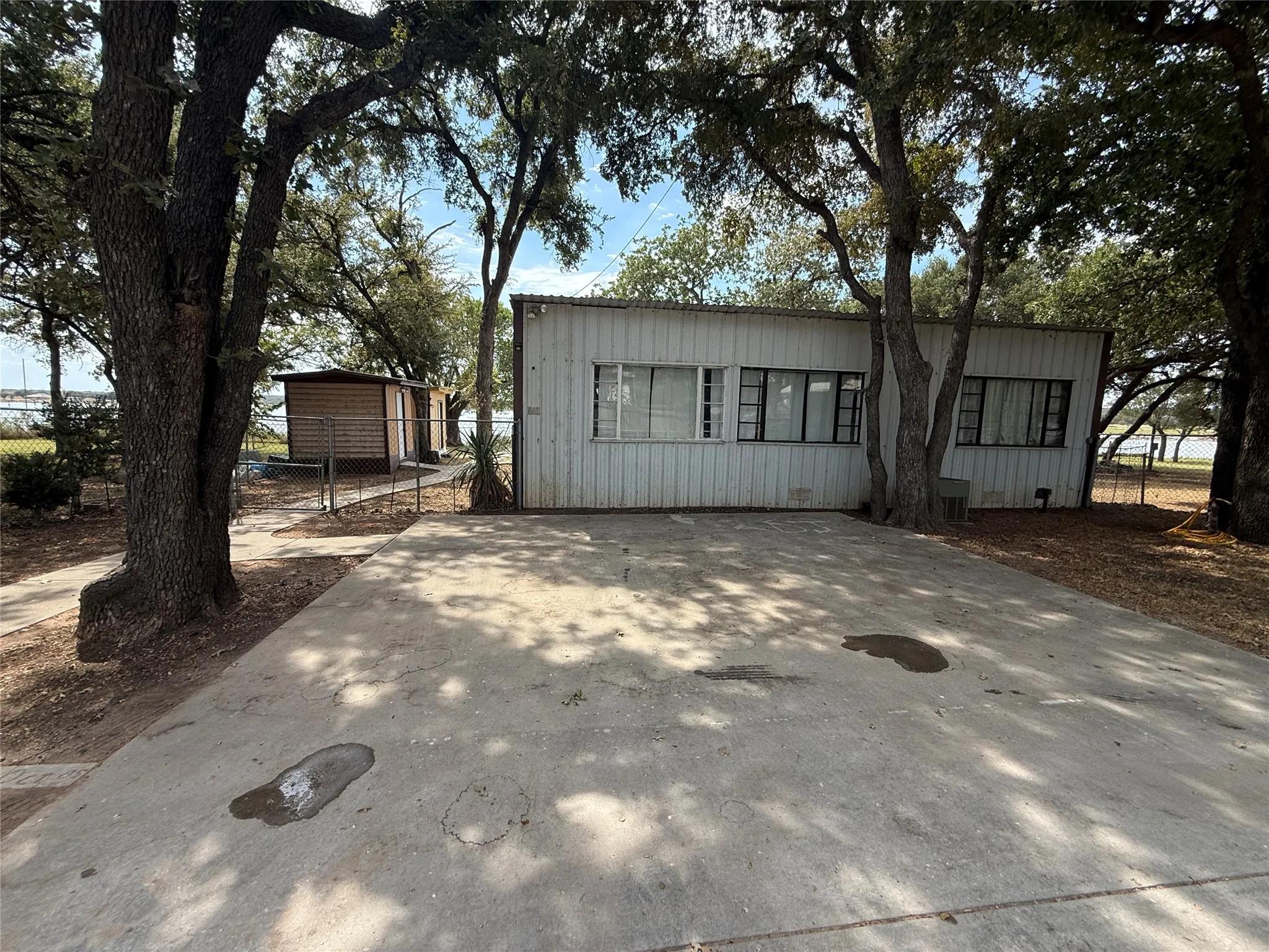 Single Family Residence For Sale in Brown County , 3460 Bounding Main Drive, May, Texas 76857, 2 Bedroom, 1 Bathroom, Garage spaces, 1,062 Sqft, built in 1992, mls#21397500, Real Estate Agent in May, Homes For Sale in Brown county, Homes For Sale in May, Realtor in May Texas, Real Estate Brokerage Independent Realty Texas, Luminita Cordes Realtor