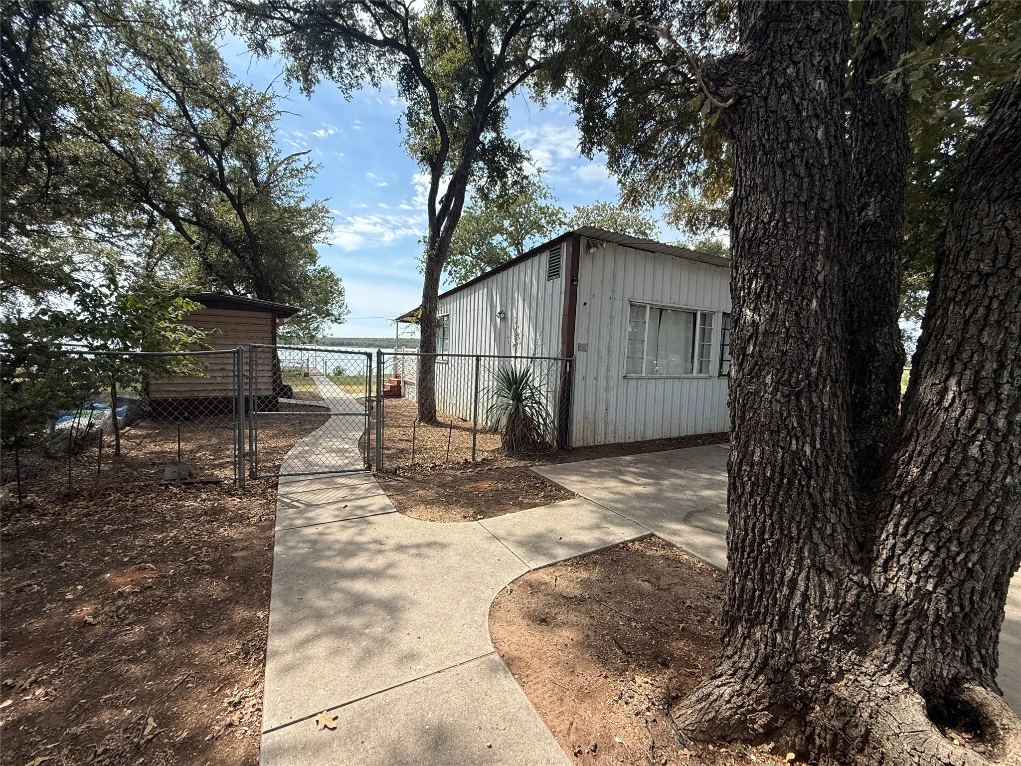 Single Family Residence For Sale in Brown County , 3460 Bounding Main Drive, May, Texas 76857, 2 Bedroom, 1 Bathroom, Garage spaces, 1,062 Sqft, built in 1992, mls#21397500, Real Estate Agent in May, Homes For Sale in Brown county, Homes For Sale in May, Realtor in May Texas, Real Estate Brokerage Independent Realty Texas, Luminita Cordes Realtor