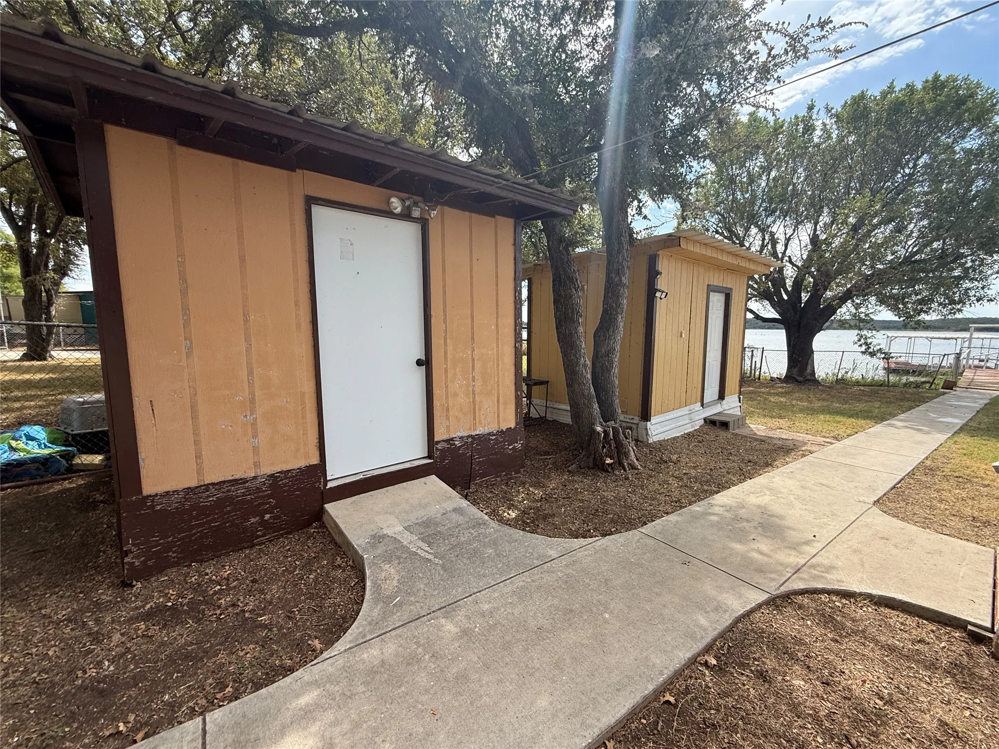 Single Family Residence For Sale in Brown County , 3460 Bounding Main Drive, May, Texas 76857, 2 Bedroom, 1 Bathroom, Garage spaces, 1,062 Sqft, built in 1992, mls#21397500, Real Estate Agent in May, Homes For Sale in Brown county, Homes For Sale in May, Realtor in May Texas, Real Estate Brokerage Independent Realty Texas, Luminita Cordes Realtor