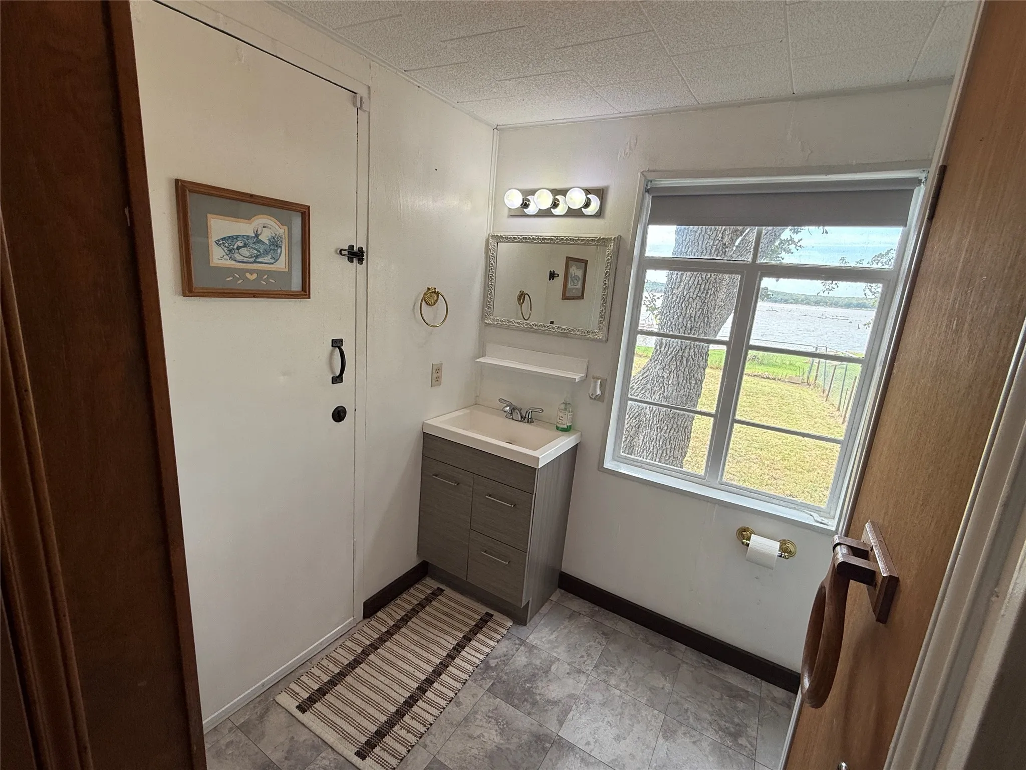 Single Family Residence For Sale in Brown County , 3460 Bounding Main Drive, May, Texas 76857, 2 Bedroom, 1 Bathroom, Garage spaces, 1,062 Sqft, built in 1992, mls#21397500, Real Estate Agent in May, Homes For Sale in Brown county, Homes For Sale in May, Realtor in May Texas, Real Estate Brokerage Independent Realty Texas, Luminita Cordes Realtor
