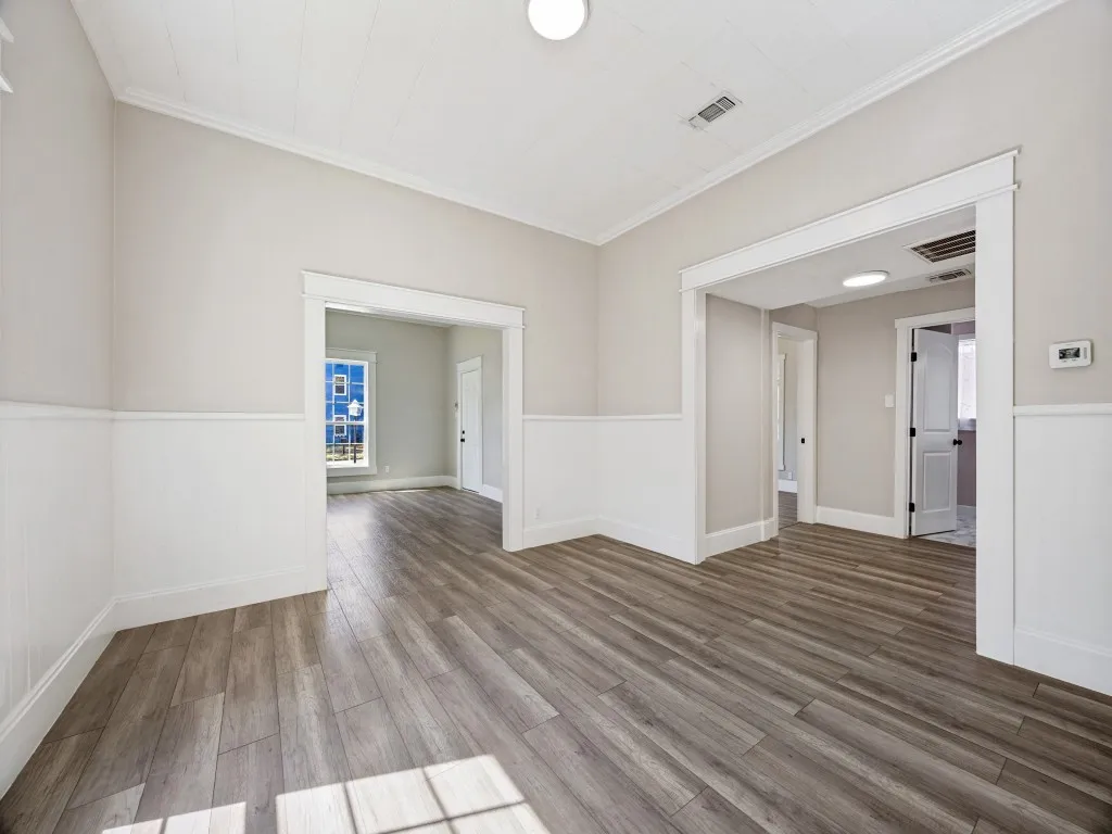 Single Family Residence For Rent in Grayson County , 917 W Sears Street, Denison, Texas 75020, 3 Bedroom, 1 Bathroom, Garage spaces, 1,197 Sqft, built in 1880, mls#21397501, Real Estate Agent in Denison, Homes For Rent in Grayson county, Homes For Rent in Denison, Realtor in Denison Texas, Real Estate Brokerage Independent Realty Texas, Luminita Cordes Realtor