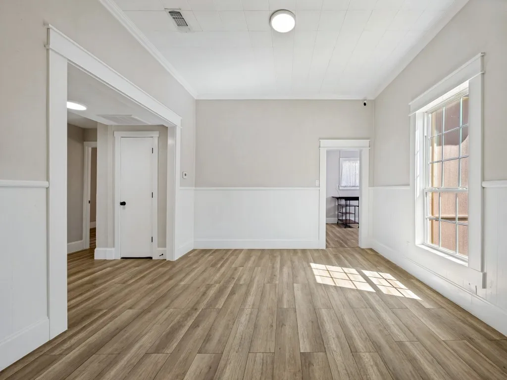 Single Family Residence For Rent in Grayson County , 917 W Sears Street, Denison, Texas 75020, 3 Bedroom, 1 Bathroom, Garage spaces, 1,197 Sqft, built in 1880, mls#21397501, Real Estate Agent in Denison, Homes For Rent in Grayson county, Homes For Rent in Denison, Realtor in Denison Texas, Real Estate Brokerage Independent Realty Texas, Luminita Cordes Realtor