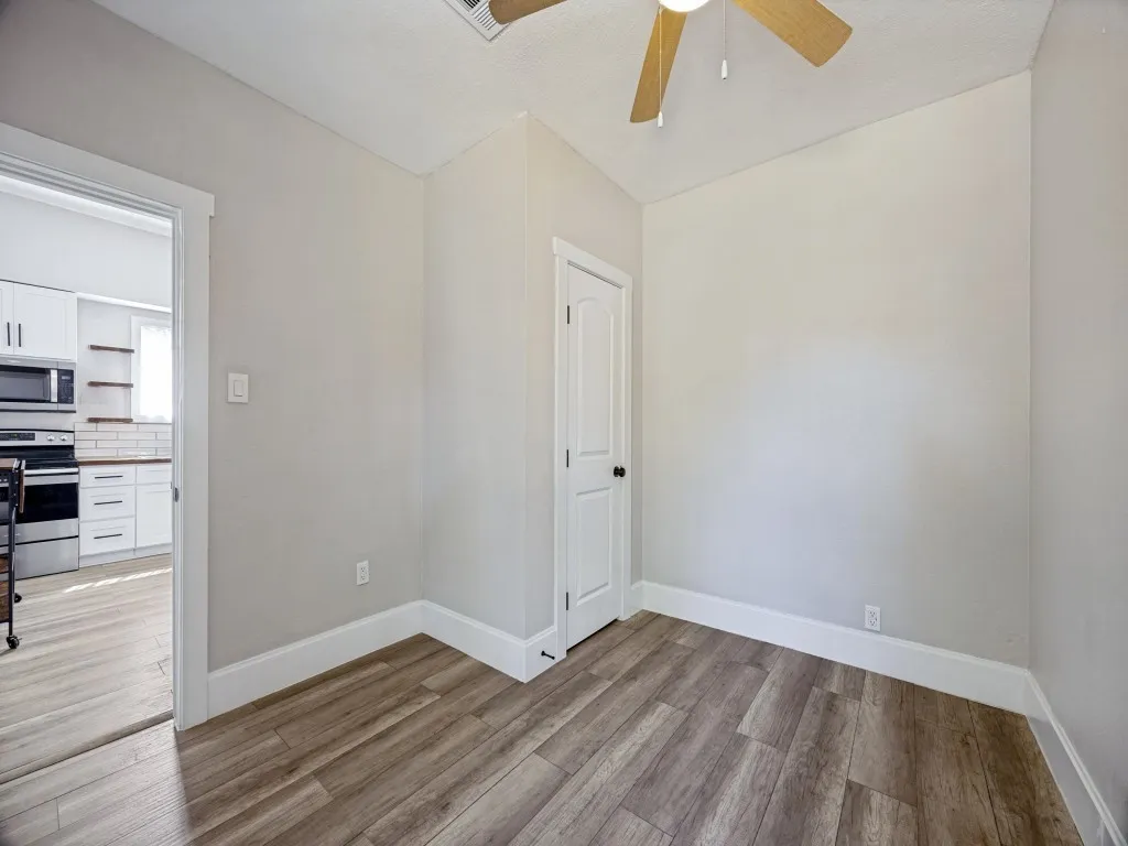 Single Family Residence For Rent in Grayson County , 917 W Sears Street, Denison, Texas 75020, 3 Bedroom, 1 Bathroom, Garage spaces, 1,197 Sqft, built in 1880, mls#21397501, Real Estate Agent in Denison, Homes For Rent in Grayson county, Homes For Rent in Denison, Realtor in Denison Texas, Real Estate Brokerage Independent Realty Texas, Luminita Cordes Realtor