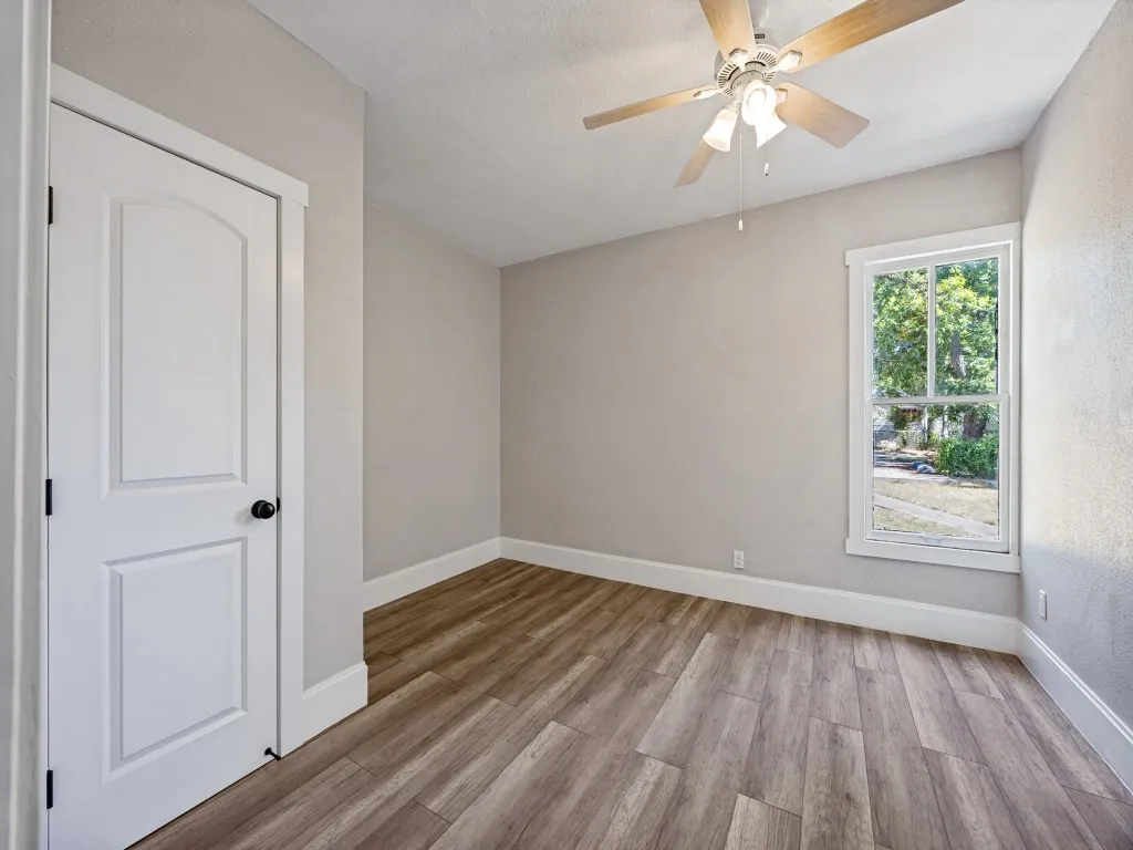 Single Family Residence For Rent in Grayson County , 917 W Sears Street, Denison, Texas 75020, 3 Bedroom, 1 Bathroom, Garage spaces, 1,197 Sqft, built in 1880, mls#21397501, Real Estate Agent in Denison, Homes For Rent in Grayson county, Homes For Rent in Denison, Realtor in Denison Texas, Real Estate Brokerage Independent Realty Texas, Luminita Cordes Realtor
