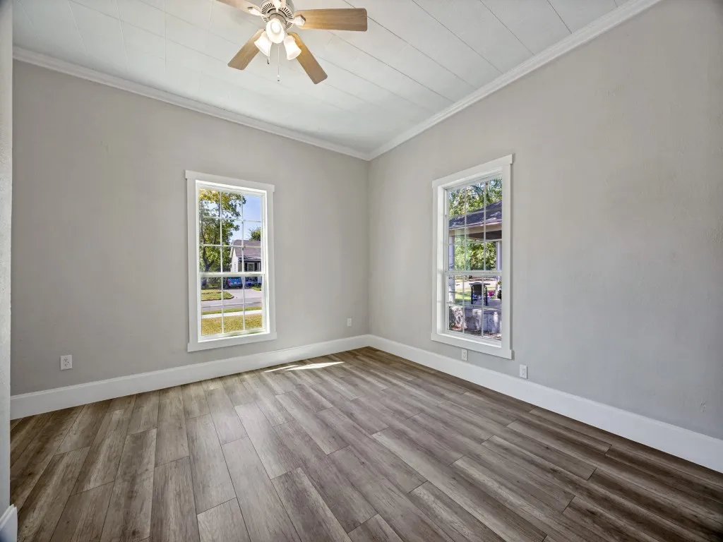 Single Family Residence For Rent in Grayson County , 917 W Sears Street, Denison, Texas 75020, 3 Bedroom, 1 Bathroom, Garage spaces, 1,197 Sqft, built in 1880, mls#21397501, Real Estate Agent in Denison, Homes For Rent in Grayson county, Homes For Rent in Denison, Realtor in Denison Texas, Real Estate Brokerage Independent Realty Texas, Luminita Cordes Realtor