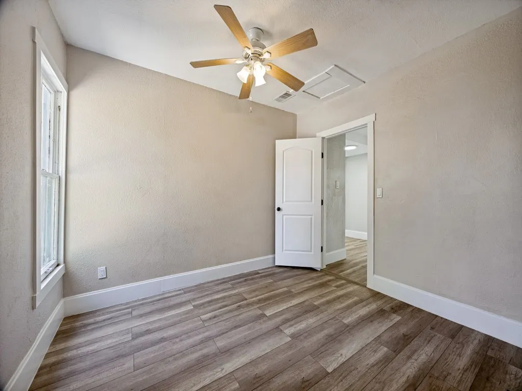 Single Family Residence For Rent in Grayson County , 917 W Sears Street, Denison, Texas 75020, 3 Bedroom, 1 Bathroom, Garage spaces, 1,197 Sqft, built in 1880, mls#21397501, Real Estate Agent in Denison, Homes For Rent in Grayson county, Homes For Rent in Denison, Realtor in Denison Texas, Real Estate Brokerage Independent Realty Texas, Luminita Cordes Realtor
