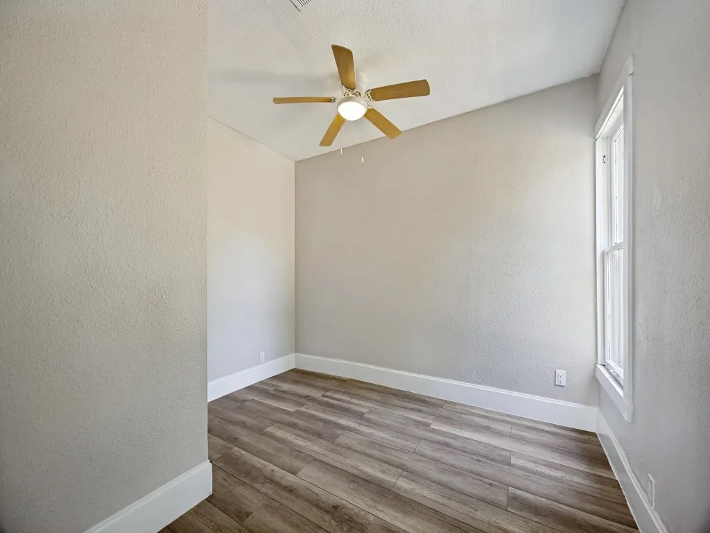 Single Family Residence For Rent in Grayson County , 917 W Sears Street, Denison, Texas 75020, 3 Bedroom, 1 Bathroom, Garage spaces, 1,197 Sqft, built in 1880, mls#21397501, Real Estate Agent in Denison, Homes For Rent in Grayson county, Homes For Rent in Denison, Realtor in Denison Texas, Real Estate Brokerage Independent Realty Texas, Luminita Cordes Realtor
