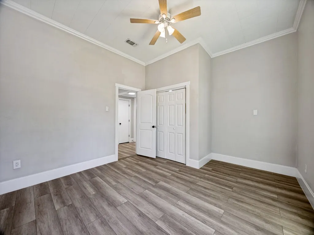 Single Family Residence For Rent in Grayson County , 917 W Sears Street, Denison, Texas 75020, 3 Bedroom, 1 Bathroom, Garage spaces, 1,197 Sqft, built in 1880, mls#21397501, Real Estate Agent in Denison, Homes For Rent in Grayson county, Homes For Rent in Denison, Realtor in Denison Texas, Real Estate Brokerage Independent Realty Texas, Luminita Cordes Realtor