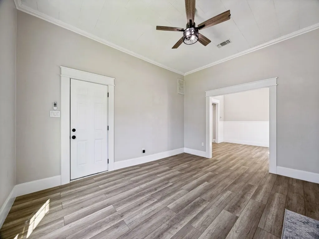 Single Family Residence For Rent in Grayson County , 917 W Sears Street, Denison, Texas 75020, 3 Bedroom, 1 Bathroom, Garage spaces, 1,197 Sqft, built in 1880, mls#21397501, Real Estate Agent in Denison, Homes For Rent in Grayson county, Homes For Rent in Denison, Realtor in Denison Texas, Real Estate Brokerage Independent Realty Texas, Luminita Cordes Realtor