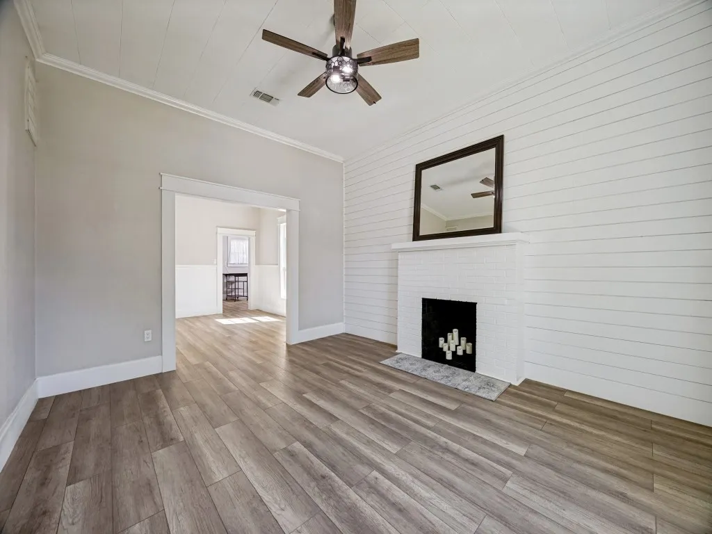 Single Family Residence For Rent in Grayson County , 917 W Sears Street, Denison, Texas 75020, 3 Bedroom, 1 Bathroom, Garage spaces, 1,197 Sqft, built in 1880, mls#21397501, Real Estate Agent in Denison, Homes For Rent in Grayson county, Homes For Rent in Denison, Realtor in Denison Texas, Real Estate Brokerage Independent Realty Texas, Luminita Cordes Realtor