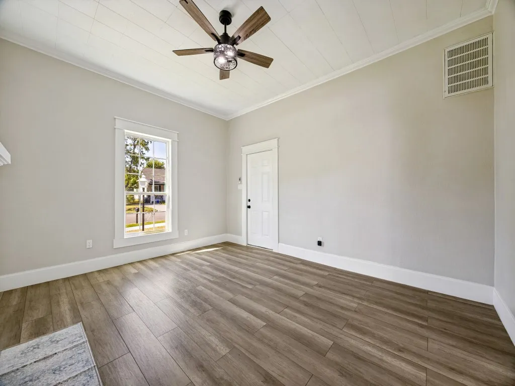 Single Family Residence For Rent in Grayson County , 917 W Sears Street, Denison, Texas 75020, 3 Bedroom, 1 Bathroom, Garage spaces, 1,197 Sqft, built in 1880, mls#21397501, Real Estate Agent in Denison, Homes For Rent in Grayson county, Homes For Rent in Denison, Realtor in Denison Texas, Real Estate Brokerage Independent Realty Texas, Luminita Cordes Realtor