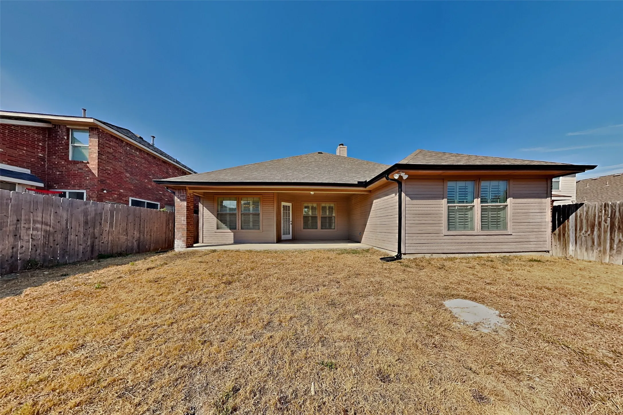 Single Family Residence For Rent in Tarrant County , 4945 Wild Oats Drive, Fort Worth, Texas 76179, 3 Bedroom, 2 Bathroom, 2 Garage spaces, 1,546 Sqft, built in 2010, mls#21397493, Real Estate Agent in Fort Worth, Homes For Rent in Tarrant county, Homes For Rent in Fort Worth, Realtor in Fort Worth Texas, Real Estate Brokerage Independent Realty Texas, Luminita Cordes Realtor