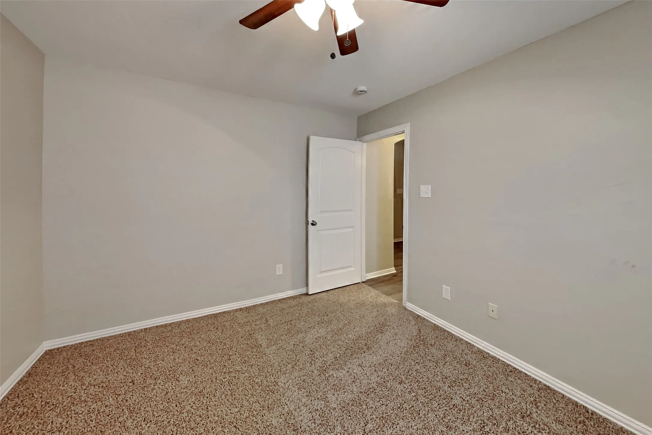 Single Family Residence For Rent in Tarrant County , 4945 Wild Oats Drive, Fort Worth, Texas 76179, 3 Bedroom, 2 Bathroom, 2 Garage spaces, 1,546 Sqft, built in 2010, mls#21397493, Real Estate Agent in Fort Worth, Homes For Rent in Tarrant county, Homes For Rent in Fort Worth, Realtor in Fort Worth Texas, Real Estate Brokerage Independent Realty Texas, Luminita Cordes Realtor