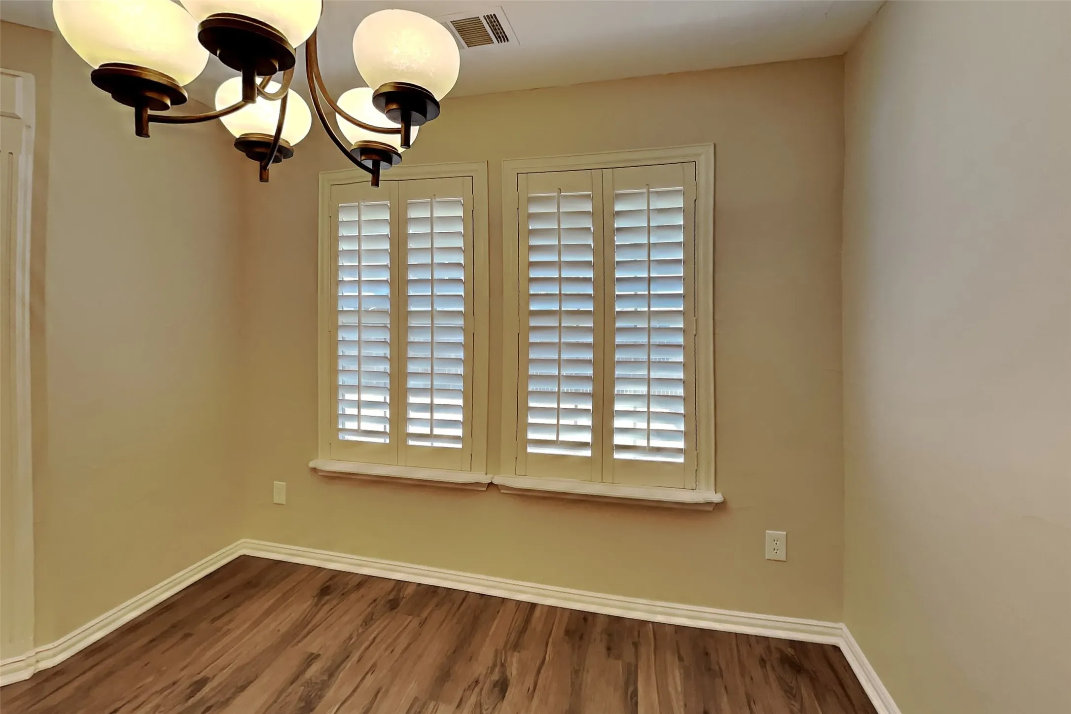 Single Family Residence For Rent in Tarrant County , 4945 Wild Oats Drive, Fort Worth, Texas 76179, 3 Bedroom, 2 Bathroom, 2 Garage spaces, 1,546 Sqft, built in 2010, mls#21397493, Real Estate Agent in Fort Worth, Homes For Rent in Tarrant county, Homes For Rent in Fort Worth, Realtor in Fort Worth Texas, Real Estate Brokerage Independent Realty Texas, Luminita Cordes Realtor