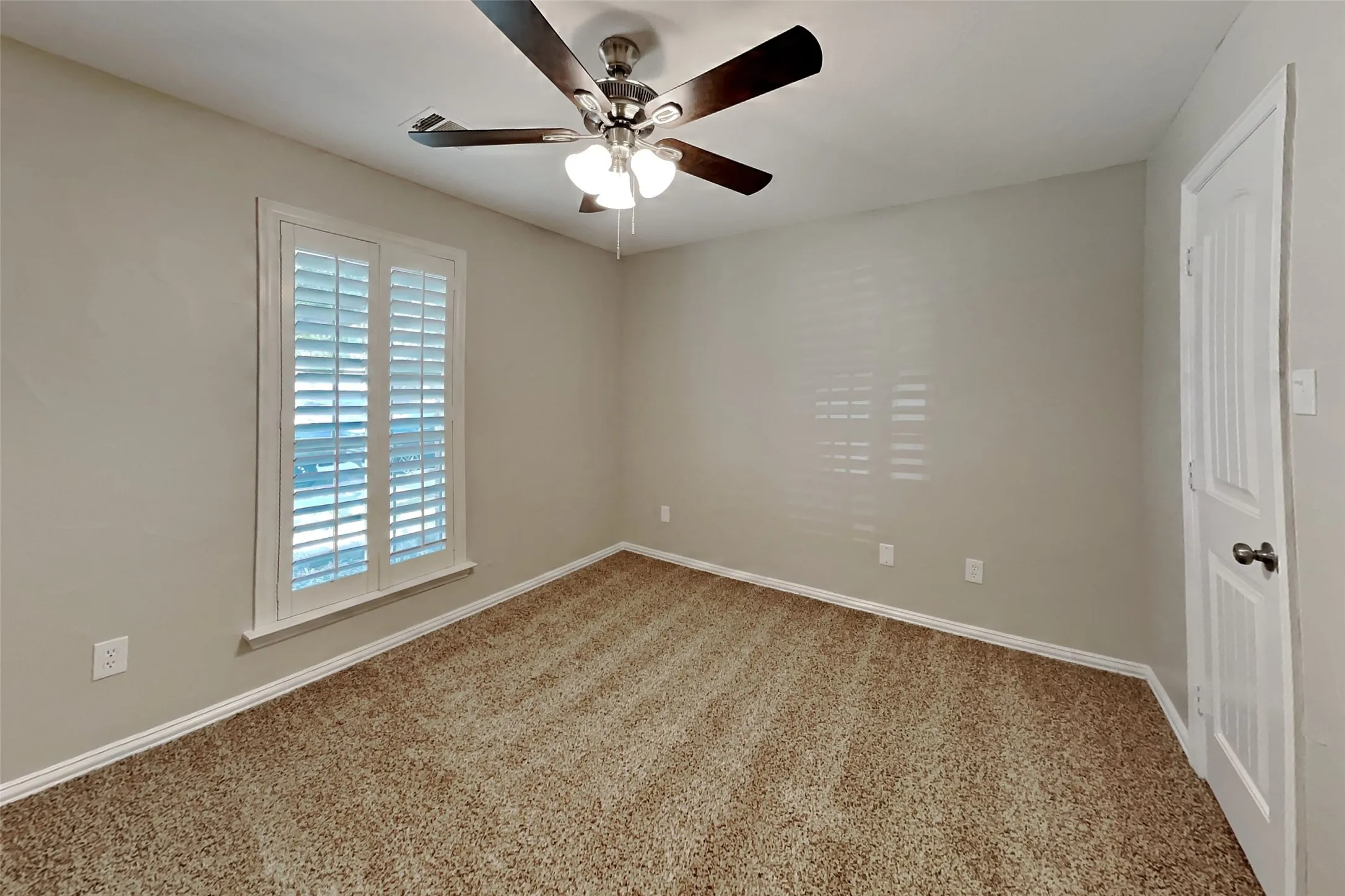 Single Family Residence For Rent in Tarrant County , 4945 Wild Oats Drive, Fort Worth, Texas 76179, 3 Bedroom, 2 Bathroom, 2 Garage spaces, 1,546 Sqft, built in 2010, mls#21397493, Real Estate Agent in Fort Worth, Homes For Rent in Tarrant county, Homes For Rent in Fort Worth, Realtor in Fort Worth Texas, Real Estate Brokerage Independent Realty Texas, Luminita Cordes Realtor