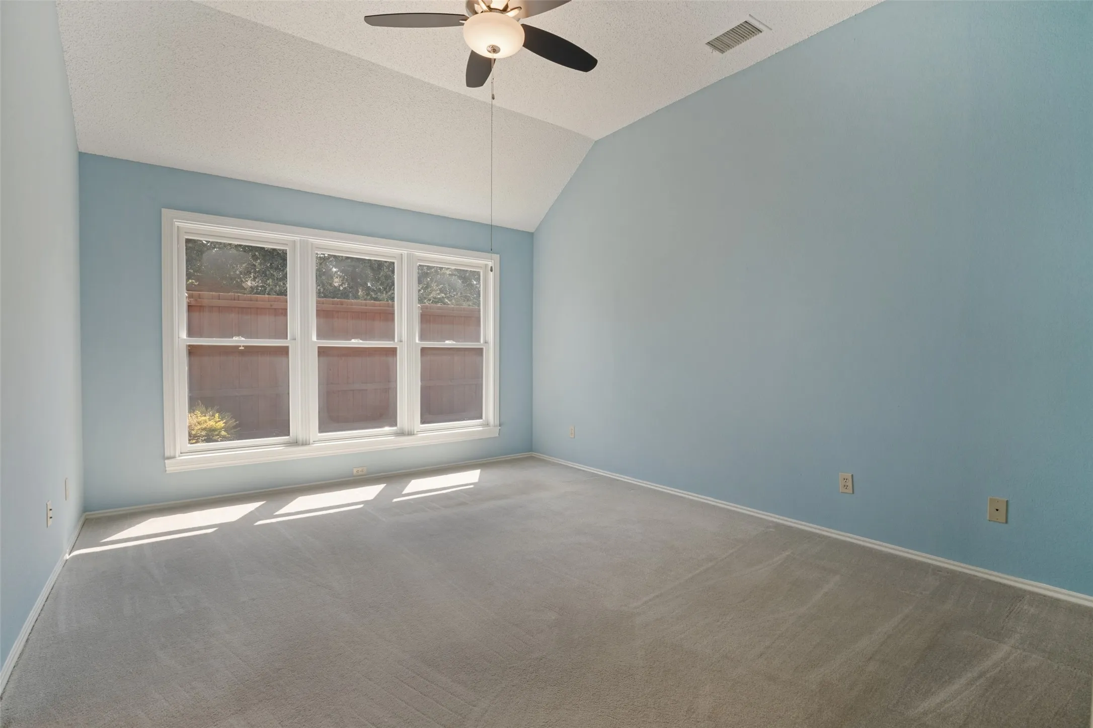 Single Family Residence For Sale in Collin County , 3801 Suffolk Lane, Plano, Texas 75023, 3 Bedroom, 2 Bathroom, 2 Garage spaces, 1,604 Sqft, built in 1988, mls#21397508, Real Estate Agent in Plano, Homes For Sale in Collin county, Homes For Sale in Plano, Realtor in Plano Texas, Real Estate Brokerage Independent Realty Texas, Luminita Cordes Realtor