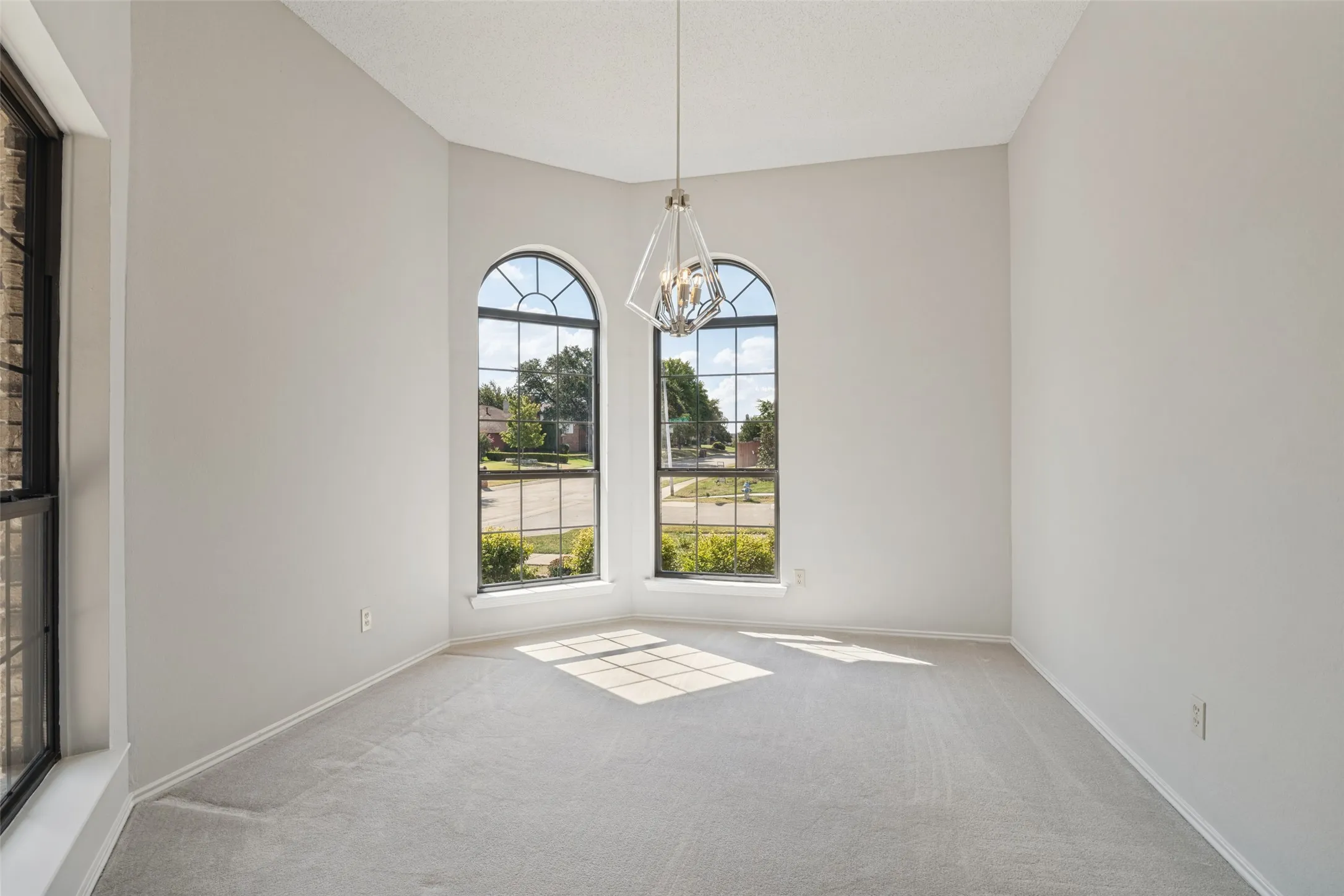 Single Family Residence For Sale in Collin County , 3801 Suffolk Lane, Plano, Texas 75023, 3 Bedroom, 2 Bathroom, 2 Garage spaces, 1,604 Sqft, built in 1988, mls#21397508, Real Estate Agent in Plano, Homes For Sale in Collin county, Homes For Sale in Plano, Realtor in Plano Texas, Real Estate Brokerage Independent Realty Texas, Luminita Cordes Realtor