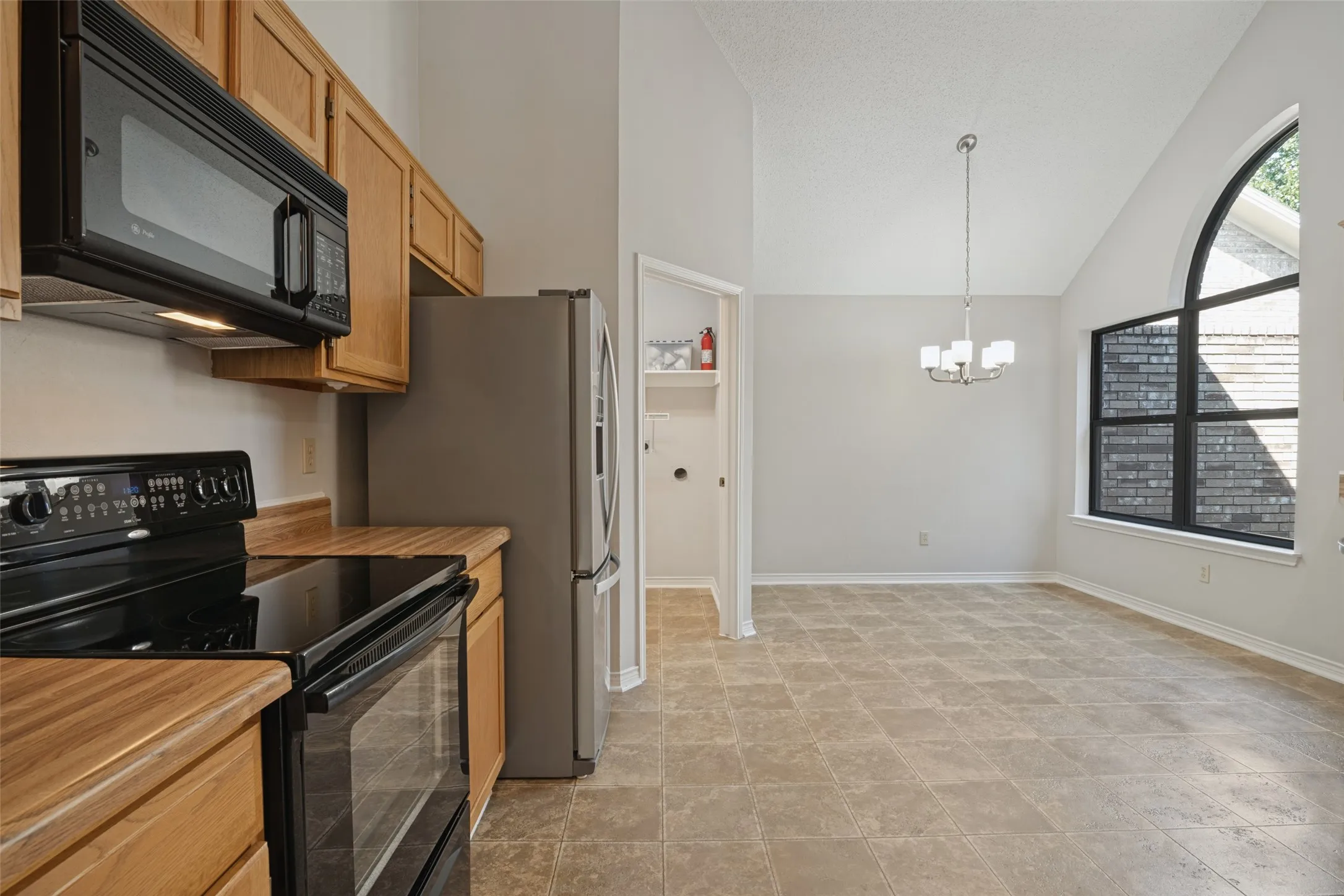 Single Family Residence For Sale in Collin County , 3801 Suffolk Lane, Plano, Texas 75023, 3 Bedroom, 2 Bathroom, 2 Garage spaces, 1,604 Sqft, built in 1988, mls#21397508, Real Estate Agent in Plano, Homes For Sale in Collin county, Homes For Sale in Plano, Realtor in Plano Texas, Real Estate Brokerage Independent Realty Texas, Luminita Cordes Realtor