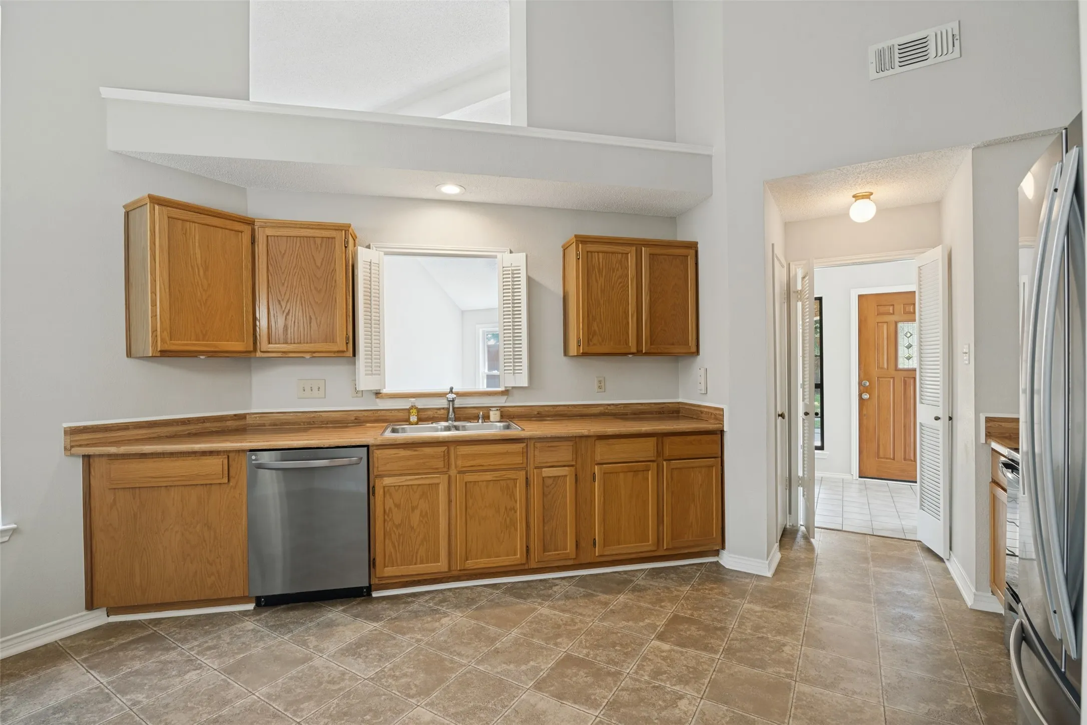 Single Family Residence For Sale in Collin County , 3801 Suffolk Lane, Plano, Texas 75023, 3 Bedroom, 2 Bathroom, 2 Garage spaces, 1,604 Sqft, built in 1988, mls#21397508, Real Estate Agent in Plano, Homes For Sale in Collin county, Homes For Sale in Plano, Realtor in Plano Texas, Real Estate Brokerage Independent Realty Texas, Luminita Cordes Realtor