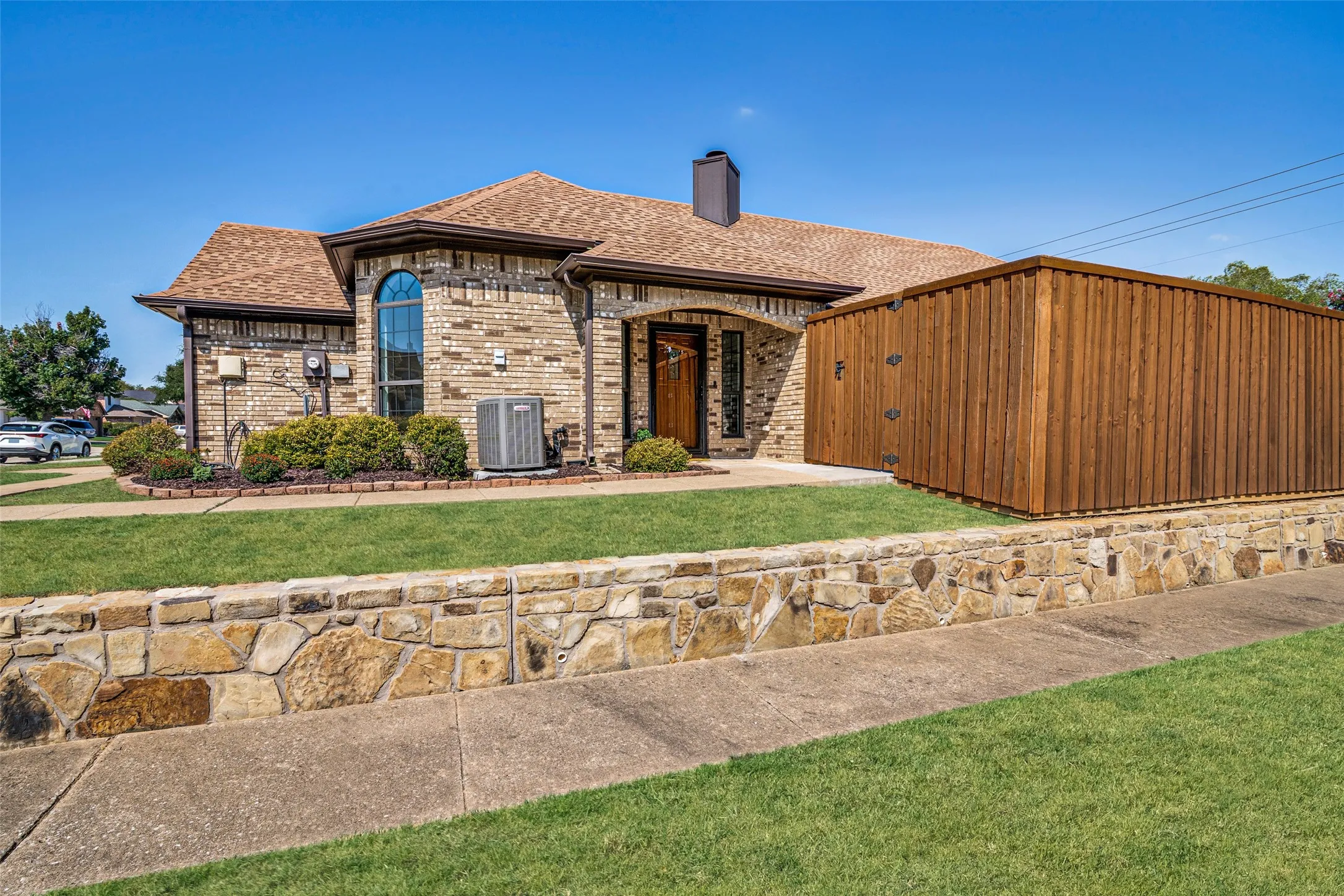 Single Family Residence For Sale in Collin County , 3801 Suffolk Lane, Plano, Texas 75023, 3 Bedroom, 2 Bathroom, 2 Garage spaces, 1,604 Sqft, built in 1988, mls#21397508, Real Estate Agent in Plano, Homes For Sale in Collin county, Homes For Sale in Plano, Realtor in Plano Texas, Real Estate Brokerage Independent Realty Texas, Luminita Cordes Realtor