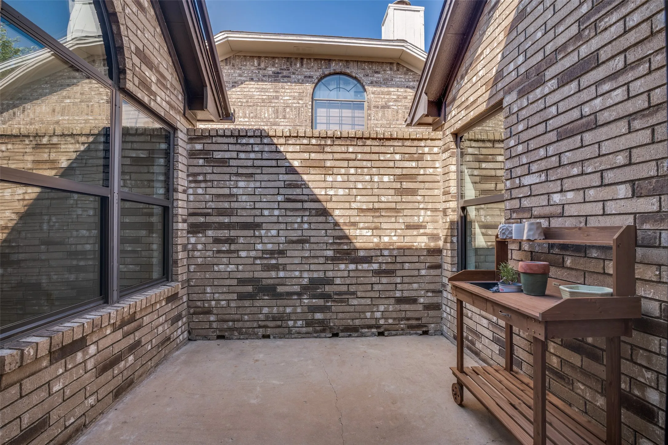 Single Family Residence For Sale in Collin County , 3801 Suffolk Lane, Plano, Texas 75023, 3 Bedroom, 2 Bathroom, 2 Garage spaces, 1,604 Sqft, built in 1988, mls#21397508, Real Estate Agent in Plano, Homes For Sale in Collin county, Homes For Sale in Plano, Realtor in Plano Texas, Real Estate Brokerage Independent Realty Texas, Luminita Cordes Realtor