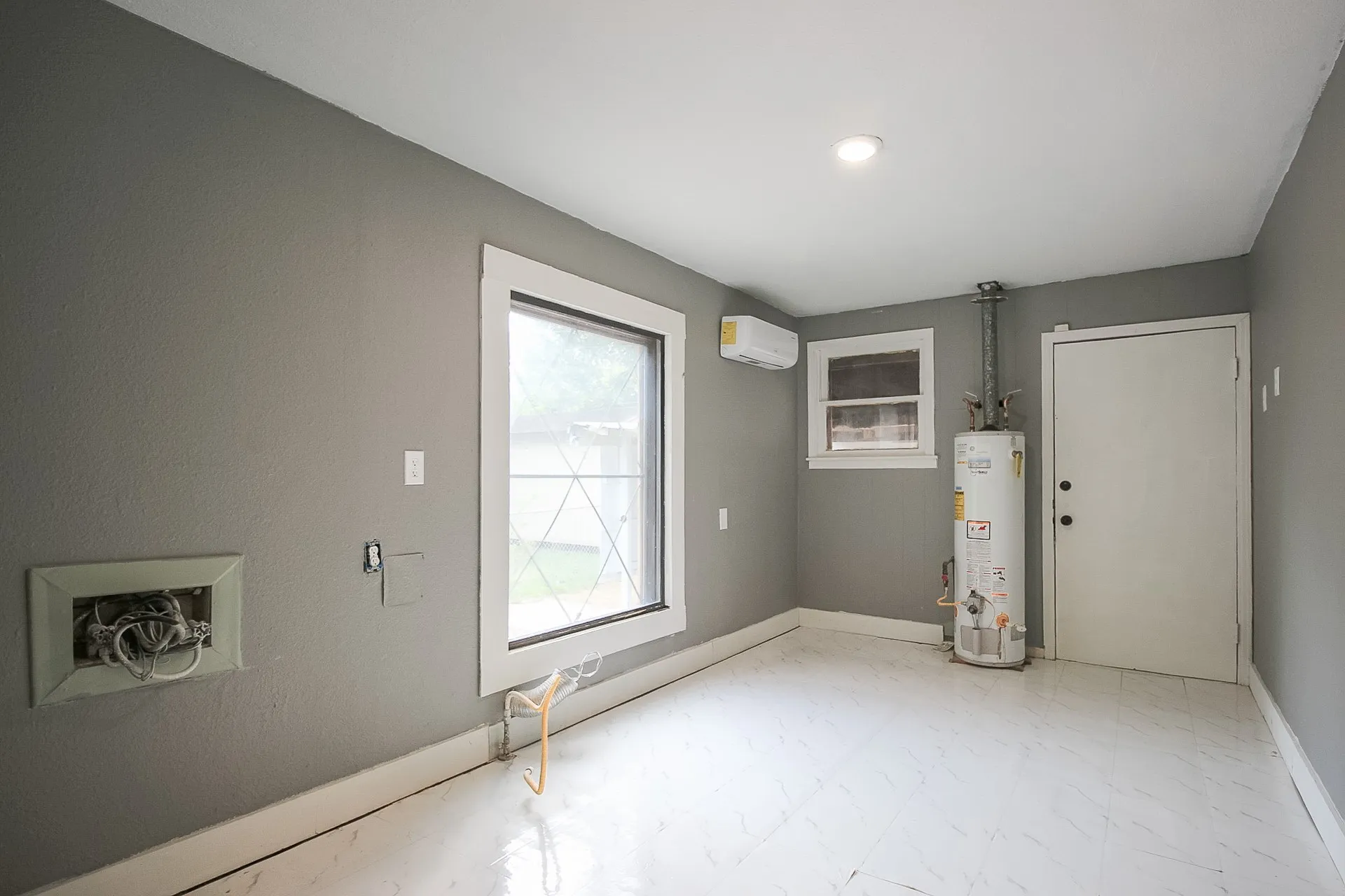 Single Family Residence For Sale in Mc Lennan County , 3720 Live Oak, Waco, Texas 76708, 3 Bedroom, 2 Bathroom, 1 Garage spaces, 1,596 Sqft, built in 1950, mls#21395992, Real Estate Agent in Waco, Homes For Sale in Mc Lennan county, Homes For Sale in Waco, Realtor in Waco Texas, Real Estate Brokerage Independent Realty Texas, Luminita Cordes Realtor