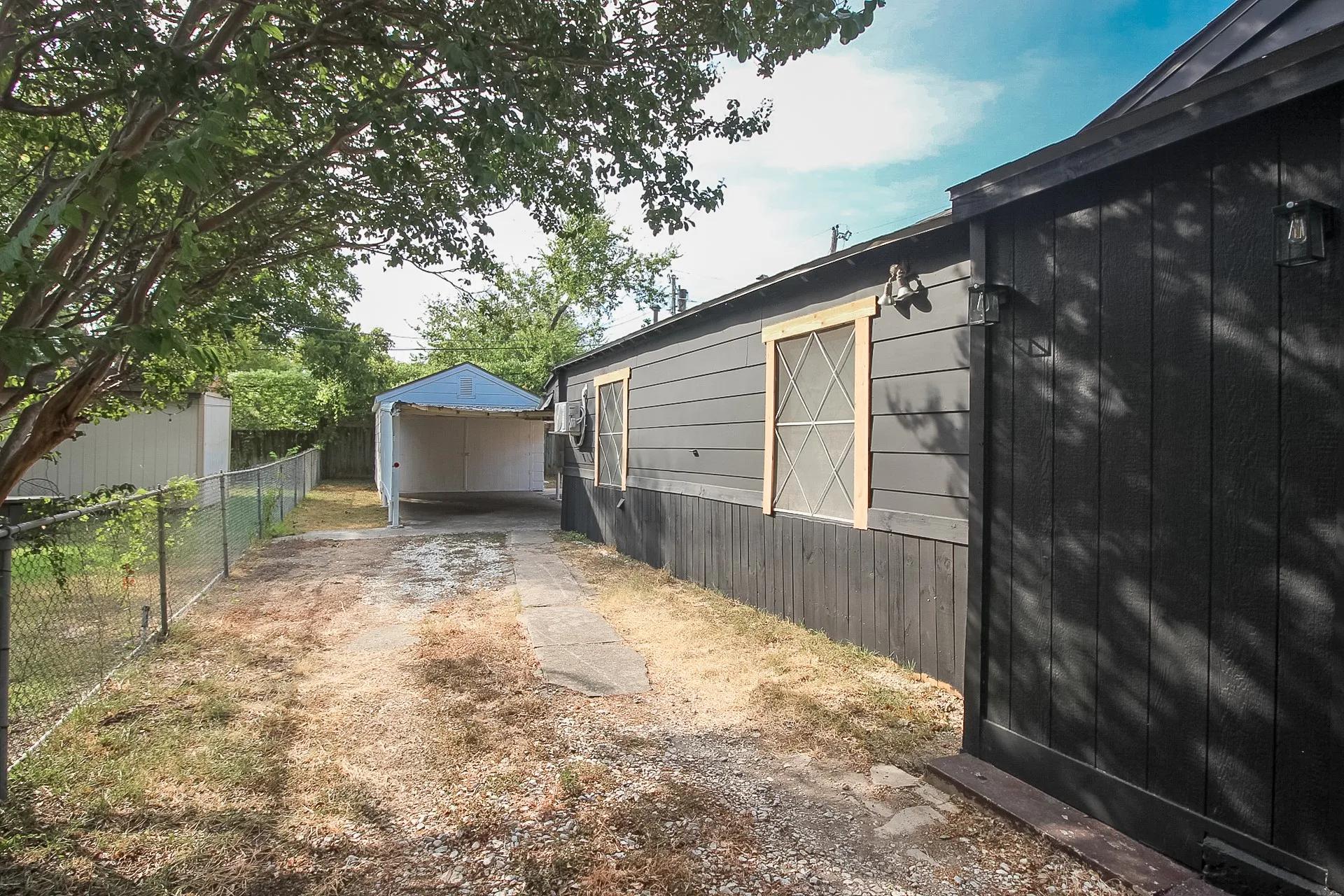 Single Family Residence For Sale in Mc Lennan County , 3720 Live Oak, Waco, Texas 76708, 3 Bedroom, 2 Bathroom, 1 Garage spaces, 1,596 Sqft, built in 1950, mls#21395992, Real Estate Agent in Waco, Homes For Sale in Mc Lennan county, Homes For Sale in Waco, Realtor in Waco Texas, Real Estate Brokerage Independent Realty Texas, Luminita Cordes Realtor