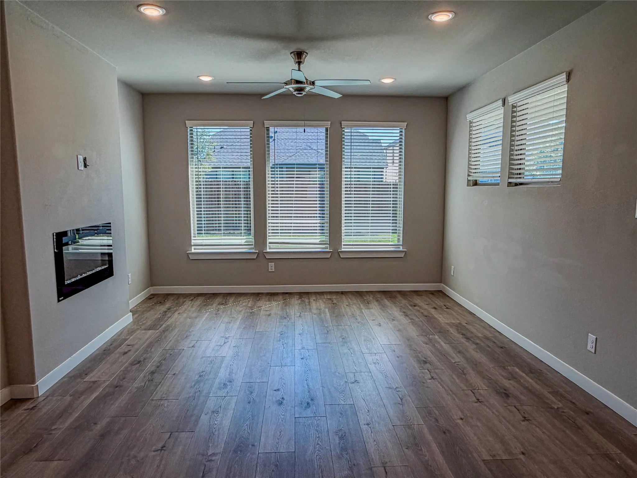 Single Family Residence For Sale in Tarrant County , 2429 Linto Street, Fort Worth, Texas 76179, 5 Bedroom, 4 Bathroom, 2 Garage spaces, 3,698 Sqft, built in 2023, mls#21397374, Real Estate Agent in Fort Worth, Homes For Sale in Tarrant county, Homes For Sale in Fort Worth, Realtor in Fort Worth Texas, Real Estate Brokerage Independent Realty Texas, Luminita Cordes Realtor