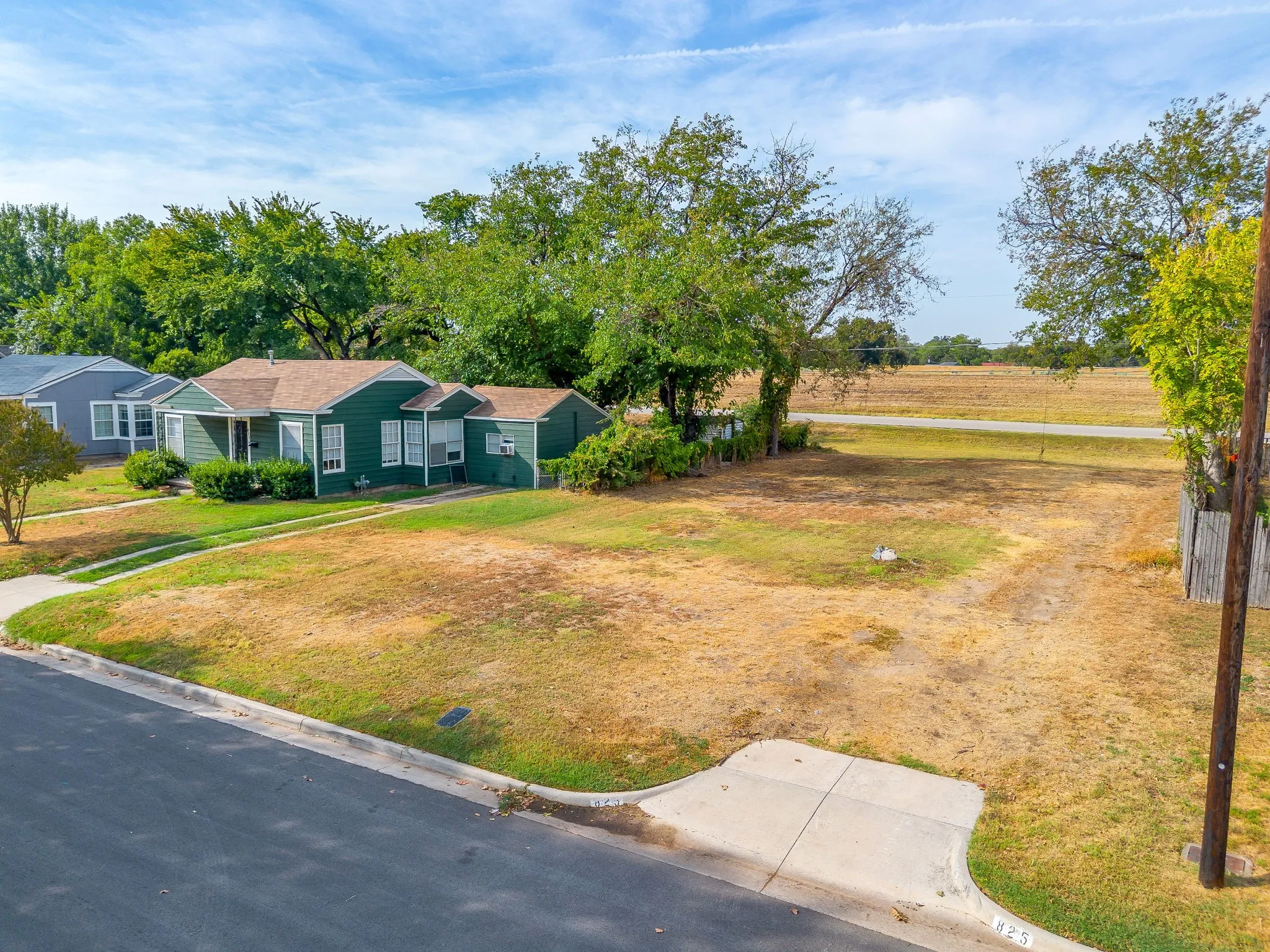 Improved Land For Sale in Tarrant County , 825 Edgefield Road, Fort Worth, Texas 76107, 0, 0, Garage spaces, 0 Sqft, built in 1942, mls#21393797, Real Estate Agent in Fort Worth, Homes For Sale in Tarrant county, Homes For Sale in Fort Worth, Realtor in Fort Worth Texas, Real Estate Brokerage Independent Realty Texas, Luminita Cordes Realtor