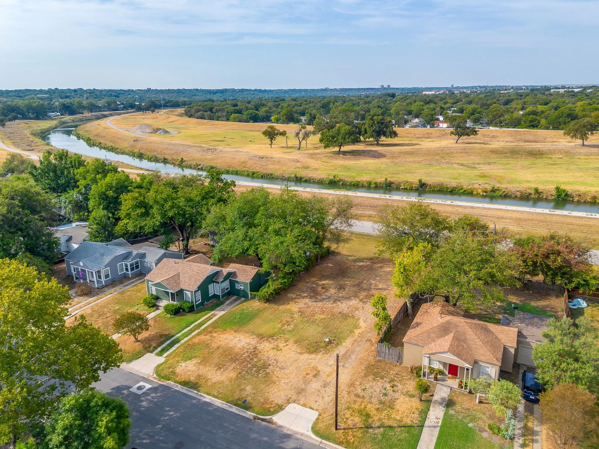 Improved Land For Sale in Tarrant County , 825 Edgefield Road, Fort Worth, Texas 76107, 0, 0, Garage spaces, 0 Sqft, built in 1942, mls#21393797, Real Estate Agent in Fort Worth, Homes For Sale in Tarrant county, Homes For Sale in Fort Worth, Realtor in Fort Worth Texas, Real Estate Brokerage Independent Realty Texas, Luminita Cordes Realtor