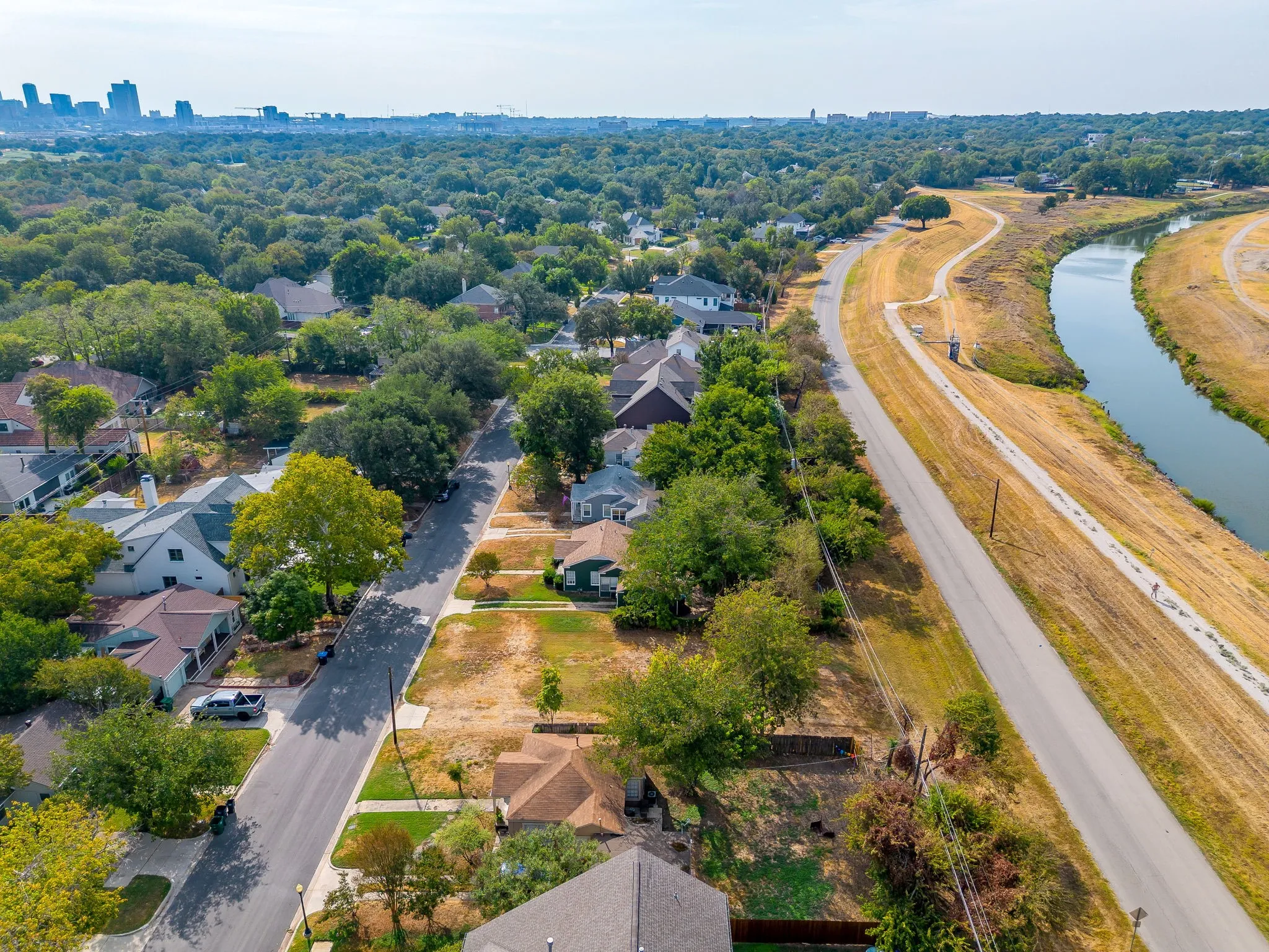 Improved Land For Sale in Tarrant County , 825 Edgefield Road, Fort Worth, Texas 76107, 0, 0, Garage spaces, 0 Sqft, built in 1942, mls#21393797, Real Estate Agent in Fort Worth, Homes For Sale in Tarrant county, Homes For Sale in Fort Worth, Realtor in Fort Worth Texas, Real Estate Brokerage Independent Realty Texas, Luminita Cordes Realtor