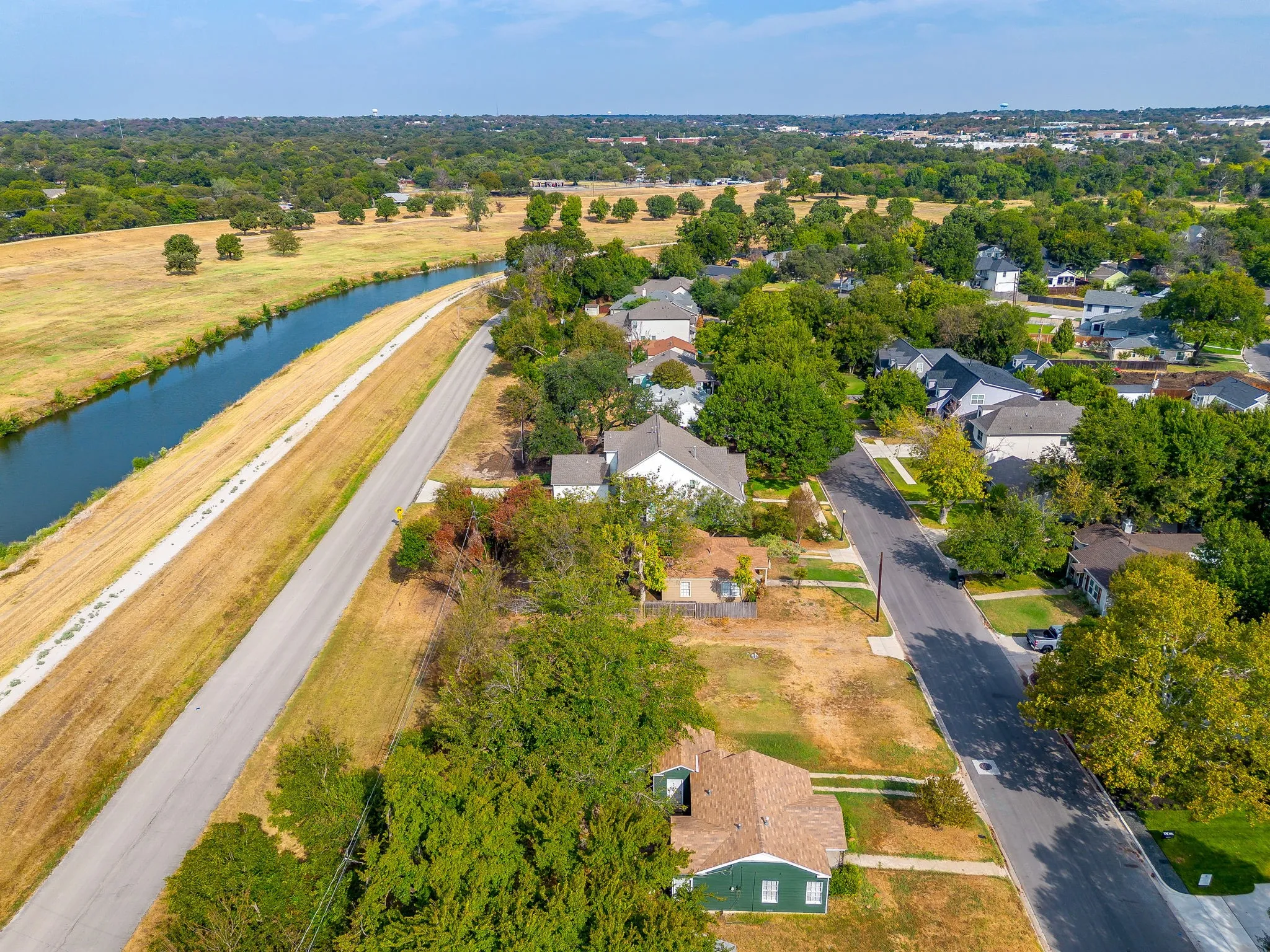 Improved Land For Sale in Tarrant County , 825 Edgefield Road, Fort Worth, Texas 76107, 0, 0, Garage spaces, 0 Sqft, built in 1942, mls#21393797, Real Estate Agent in Fort Worth, Homes For Sale in Tarrant county, Homes For Sale in Fort Worth, Realtor in Fort Worth Texas, Real Estate Brokerage Independent Realty Texas, Luminita Cordes Realtor