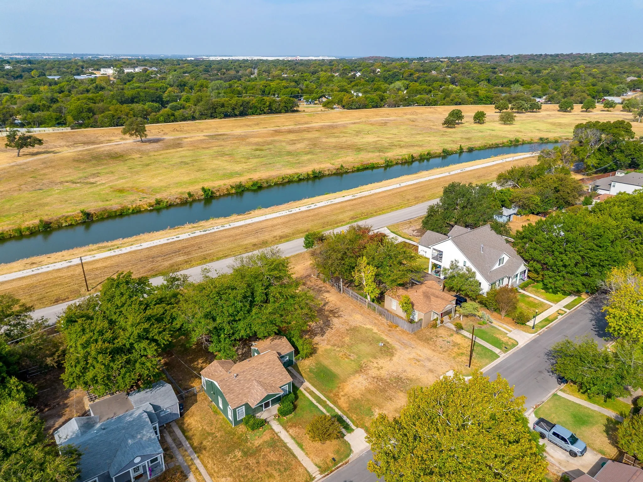 Improved Land For Sale in Tarrant County , 825 Edgefield Road, Fort Worth, Texas 76107, 0, 0, Garage spaces, 0 Sqft, built in 1942, mls#21393797, Real Estate Agent in Fort Worth, Homes For Sale in Tarrant county, Homes For Sale in Fort Worth, Realtor in Fort Worth Texas, Real Estate Brokerage Independent Realty Texas, Luminita Cordes Realtor