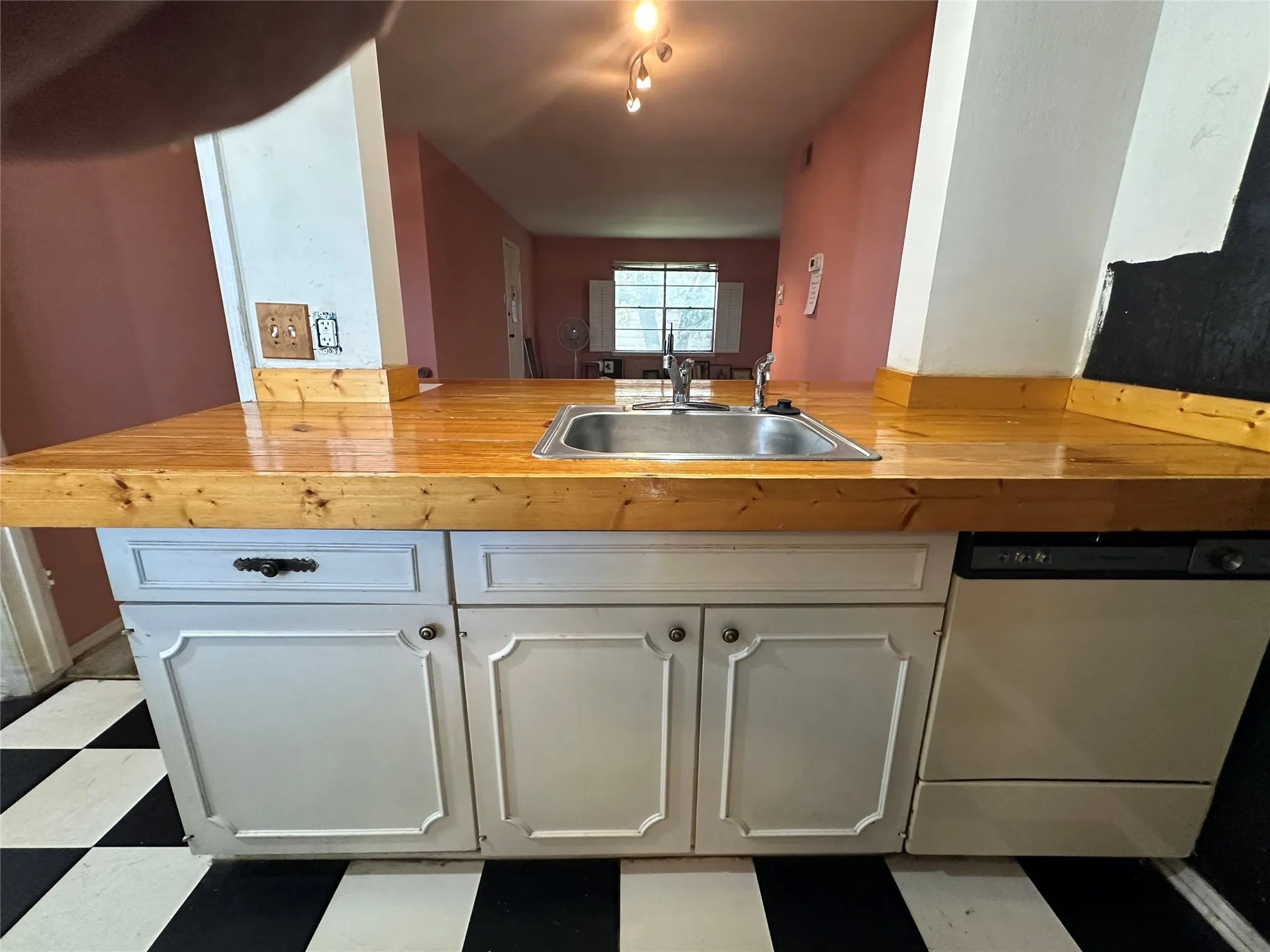 Condominium For Sale in Dallas County , 7939 Royal Lane 225, Dallas, Texas 75230, 2 Bedroom, 2 Bathroom, Garage spaces, 1,101 Sqft, built in 1964, mls#21396483, Real Estate Agent in Dallas, Homes For Sale in Dallas county, Homes For Sale in Dallas, Realtor in Dallas Texas, Real Estate Brokerage Independent Realty Texas, Luminita Cordes Realtor