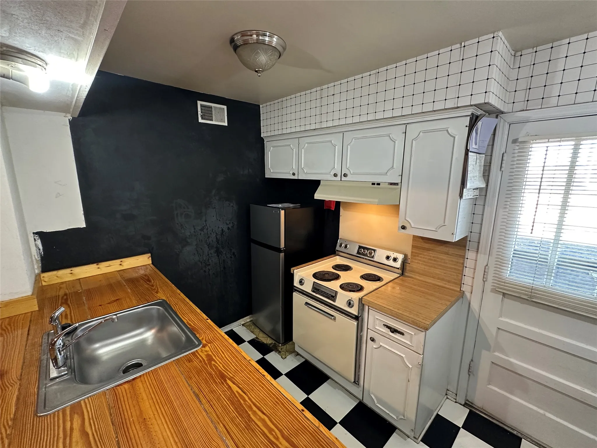 Condominium For Sale in Dallas County , 7939 Royal Lane 225, Dallas, Texas 75230, 2 Bedroom, 2 Bathroom, Garage spaces, 1,101 Sqft, built in 1964, mls#21396483, Real Estate Agent in Dallas, Homes For Sale in Dallas county, Homes For Sale in Dallas, Realtor in Dallas Texas, Real Estate Brokerage Independent Realty Texas, Luminita Cordes Realtor