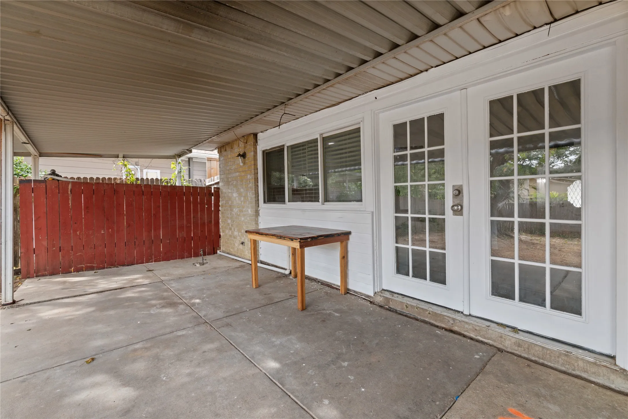 Covered patio with a concrete surface