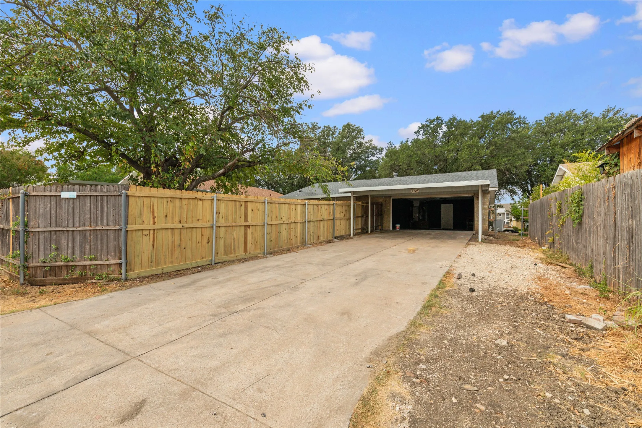 Single Family Residence For Rent in Dallas County , 4714 Sprucewood Lane, Garland, Texas 75044, 3 Bedroom, 2 Bathroom, 2 Garage spaces, 1,400 Sqft, built in 1974, mls#21397478, Real Estate Agent in Garland, Homes For Rent in Dallas county, Homes For Rent in Garland, Realtor in Garland Texas, Real Estate Brokerage Independent Realty Texas, Luminita Cordes Realtor