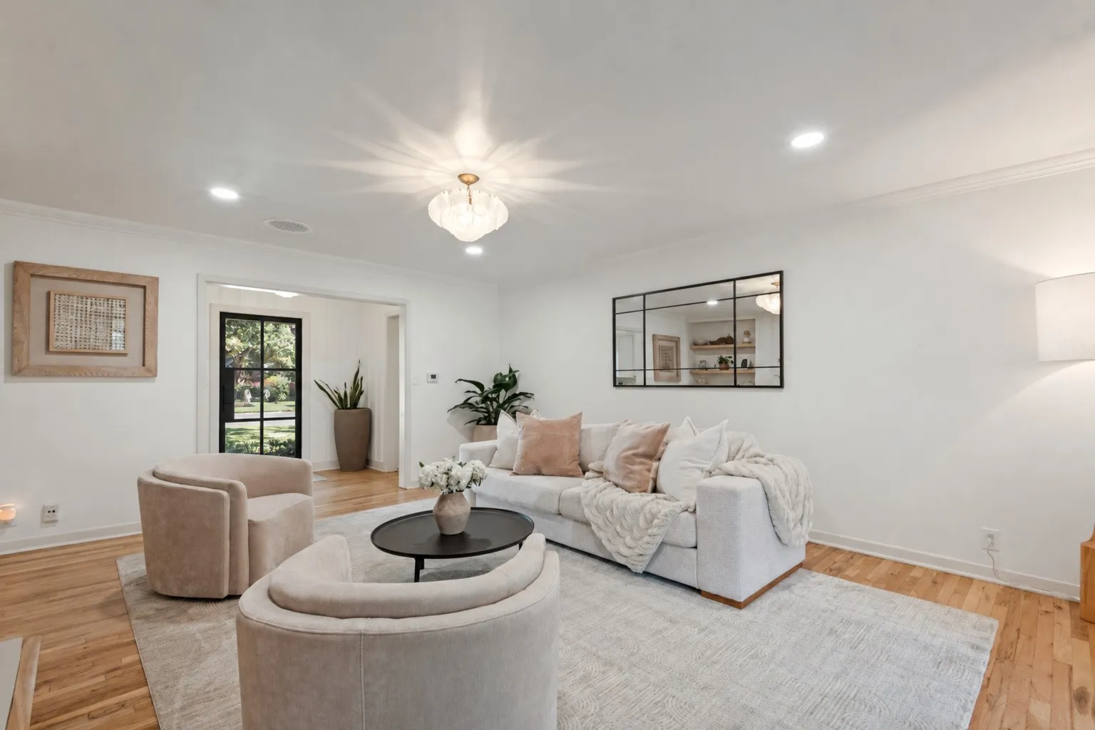 Single Family Residence For Sale in Tarrant County , 2013 Huntington Lane, Fort Worth, Texas 76110, 3 Bedroom, 2 Bathroom, 2 Garage spaces, 1,970 Sqft, built in 1953, mls#21397334, Real Estate Agent in Fort Worth, Homes For Sale in Tarrant county, Homes For Sale in Fort Worth, Realtor in Fort Worth Texas, Real Estate Brokerage Independent Realty Texas, Luminita Cordes Realtor