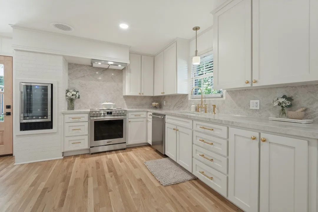 Single Family Residence For Sale in Tarrant County , 2013 Huntington Lane, Fort Worth, Texas 76110, 3 Bedroom, 2 Bathroom, 2 Garage spaces, 1,970 Sqft, built in 1953, mls#21397334, Real Estate Agent in Fort Worth, Homes For Sale in Tarrant county, Homes For Sale in Fort Worth, Realtor in Fort Worth Texas, Real Estate Brokerage Independent Realty Texas, Luminita Cordes Realtor