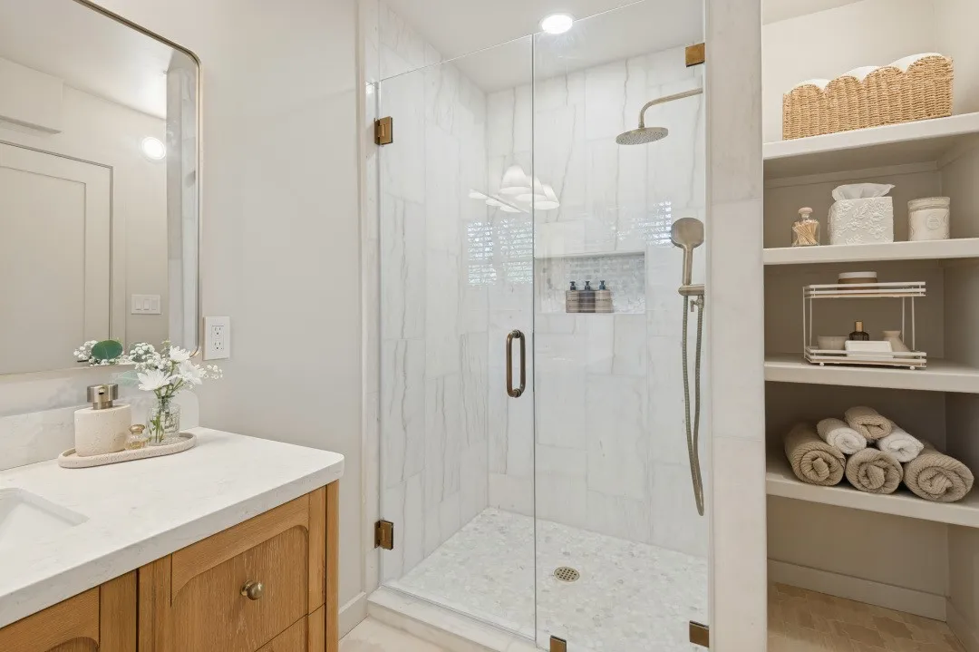 Single Family Residence For Sale in Tarrant County , 2013 Huntington Lane, Fort Worth, Texas 76110, 3 Bedroom, 2 Bathroom, 2 Garage spaces, 1,970 Sqft, built in 1953, mls#21397334, Real Estate Agent in Fort Worth, Homes For Sale in Tarrant county, Homes For Sale in Fort Worth, Realtor in Fort Worth Texas, Real Estate Brokerage Independent Realty Texas, Luminita Cordes Realtor