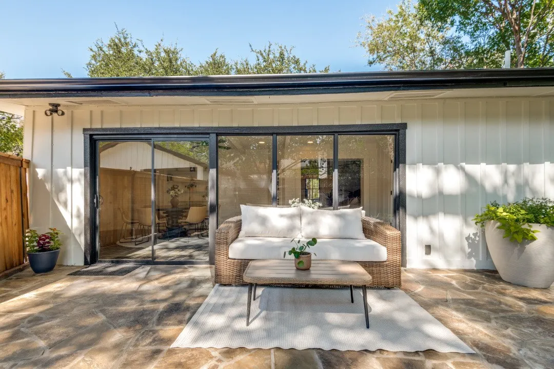 Single Family Residence For Sale in Tarrant County , 2013 Huntington Lane, Fort Worth, Texas 76110, 3 Bedroom, 2 Bathroom, 2 Garage spaces, 1,970 Sqft, built in 1953, mls#21397334, Real Estate Agent in Fort Worth, Homes For Sale in Tarrant county, Homes For Sale in Fort Worth, Realtor in Fort Worth Texas, Real Estate Brokerage Independent Realty Texas, Luminita Cordes Realtor