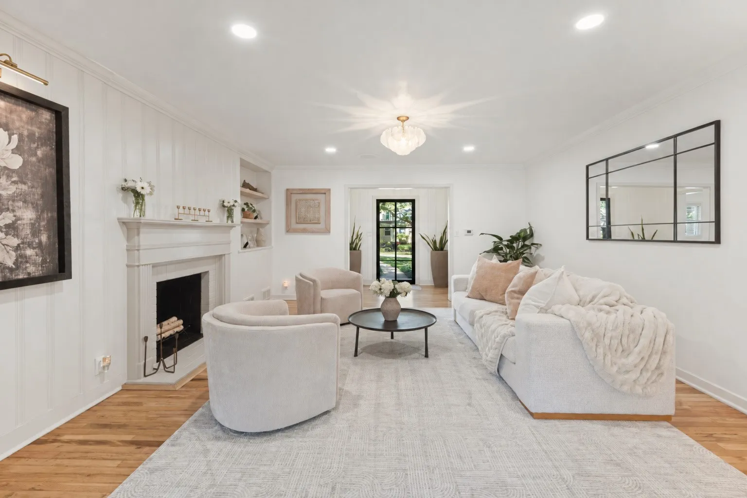Single Family Residence For Sale in Tarrant County , 2013 Huntington Lane, Fort Worth, Texas 76110, 3 Bedroom, 2 Bathroom, 2 Garage spaces, 1,970 Sqft, built in 1953, mls#21397334, Real Estate Agent in Fort Worth, Homes For Sale in Tarrant county, Homes For Sale in Fort Worth, Realtor in Fort Worth Texas, Real Estate Brokerage Independent Realty Texas, Luminita Cordes Realtor
