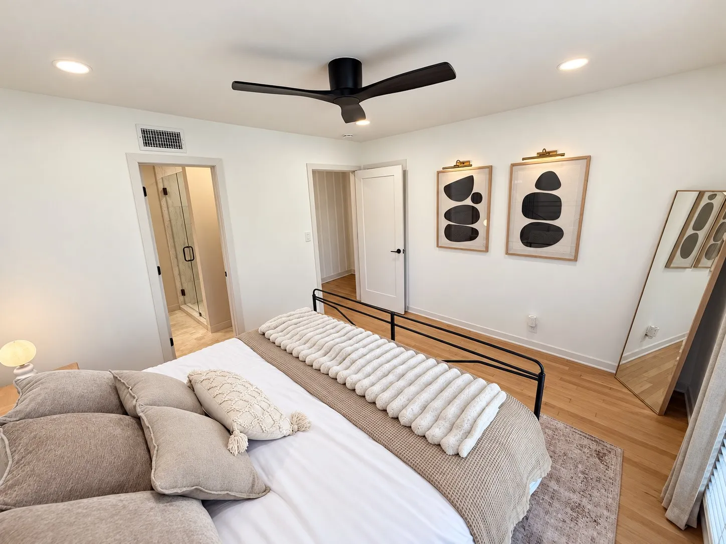 Single Family Residence For Sale in Tarrant County , 2013 Huntington Lane, Fort Worth, Texas 76110, 3 Bedroom, 2 Bathroom, 2 Garage spaces, 1,970 Sqft, built in 1953, mls#21397334, Real Estate Agent in Fort Worth, Homes For Sale in Tarrant county, Homes For Sale in Fort Worth, Realtor in Fort Worth Texas, Real Estate Brokerage Independent Realty Texas, Luminita Cordes Realtor
