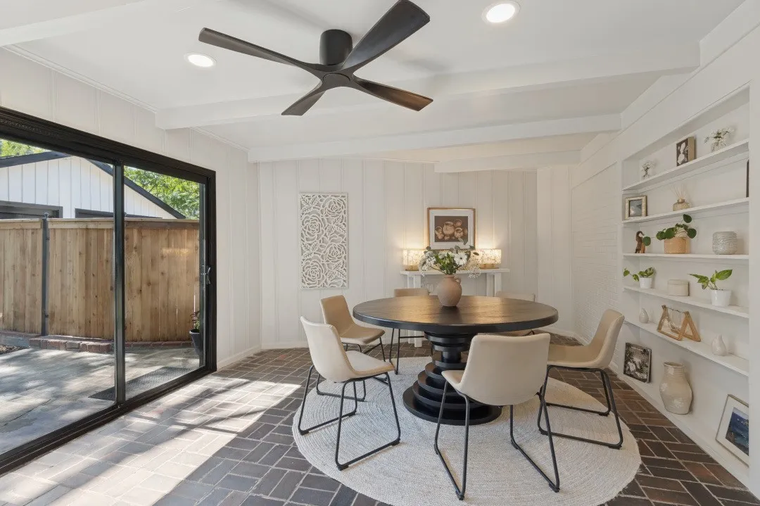 Single Family Residence For Sale in Tarrant County , 2013 Huntington Lane, Fort Worth, Texas 76110, 3 Bedroom, 2 Bathroom, 2 Garage spaces, 1,970 Sqft, built in 1953, mls#21397334, Real Estate Agent in Fort Worth, Homes For Sale in Tarrant county, Homes For Sale in Fort Worth, Realtor in Fort Worth Texas, Real Estate Brokerage Independent Realty Texas, Luminita Cordes Realtor