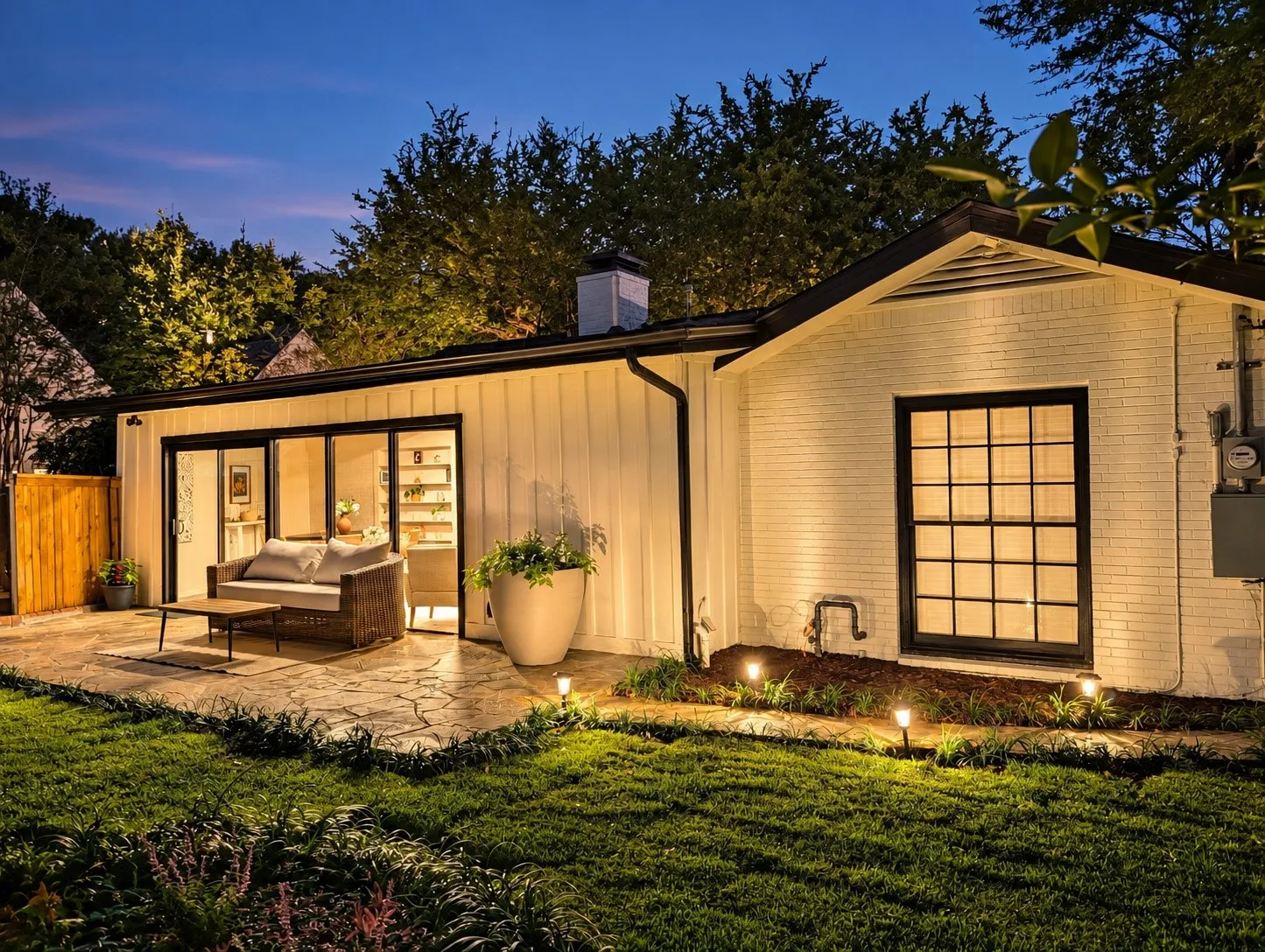 Single Family Residence For Sale in Tarrant County , 2013 Huntington Lane, Fort Worth, Texas 76110, 3 Bedroom, 2 Bathroom, 2 Garage spaces, 1,970 Sqft, built in 1953, mls#21397334, Real Estate Agent in Fort Worth, Homes For Sale in Tarrant county, Homes For Sale in Fort Worth, Realtor in Fort Worth Texas, Real Estate Brokerage Independent Realty Texas, Luminita Cordes Realtor