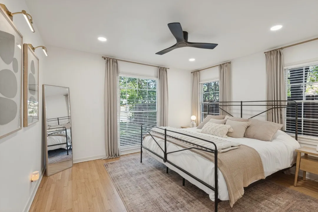 Single Family Residence For Sale in Tarrant County , 2013 Huntington Lane, Fort Worth, Texas 76110, 3 Bedroom, 2 Bathroom, 2 Garage spaces, 1,970 Sqft, built in 1953, mls#21397334, Real Estate Agent in Fort Worth, Homes For Sale in Tarrant county, Homes For Sale in Fort Worth, Realtor in Fort Worth Texas, Real Estate Brokerage Independent Realty Texas, Luminita Cordes Realtor