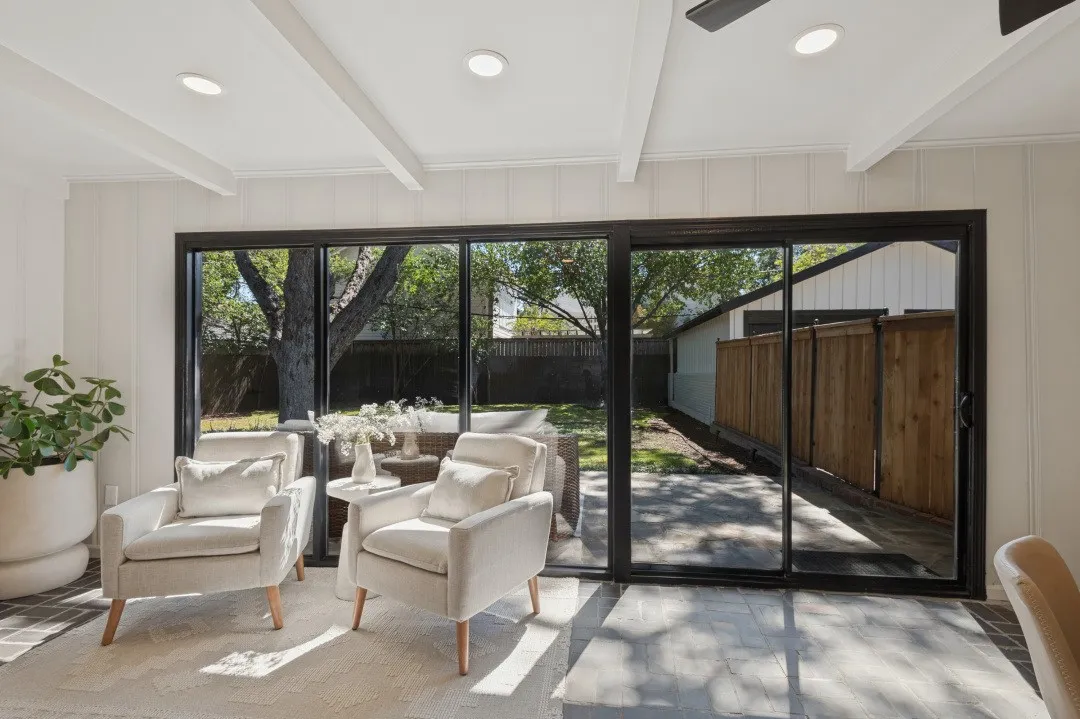 Single Family Residence For Sale in Tarrant County , 2013 Huntington Lane, Fort Worth, Texas 76110, 3 Bedroom, 2 Bathroom, 2 Garage spaces, 1,970 Sqft, built in 1953, mls#21397334, Real Estate Agent in Fort Worth, Homes For Sale in Tarrant county, Homes For Sale in Fort Worth, Realtor in Fort Worth Texas, Real Estate Brokerage Independent Realty Texas, Luminita Cordes Realtor