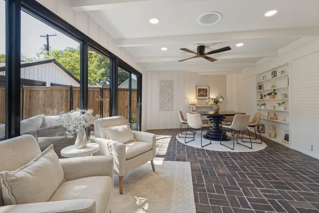 Single Family Residence For Sale in Tarrant County , 2013 Huntington Lane, Fort Worth, Texas 76110, 3 Bedroom, 2 Bathroom, 2 Garage spaces, 1,970 Sqft, built in 1953, mls#21397334, Real Estate Agent in Fort Worth, Homes For Sale in Tarrant county, Homes For Sale in Fort Worth, Realtor in Fort Worth Texas, Real Estate Brokerage Independent Realty Texas, Luminita Cordes Realtor
